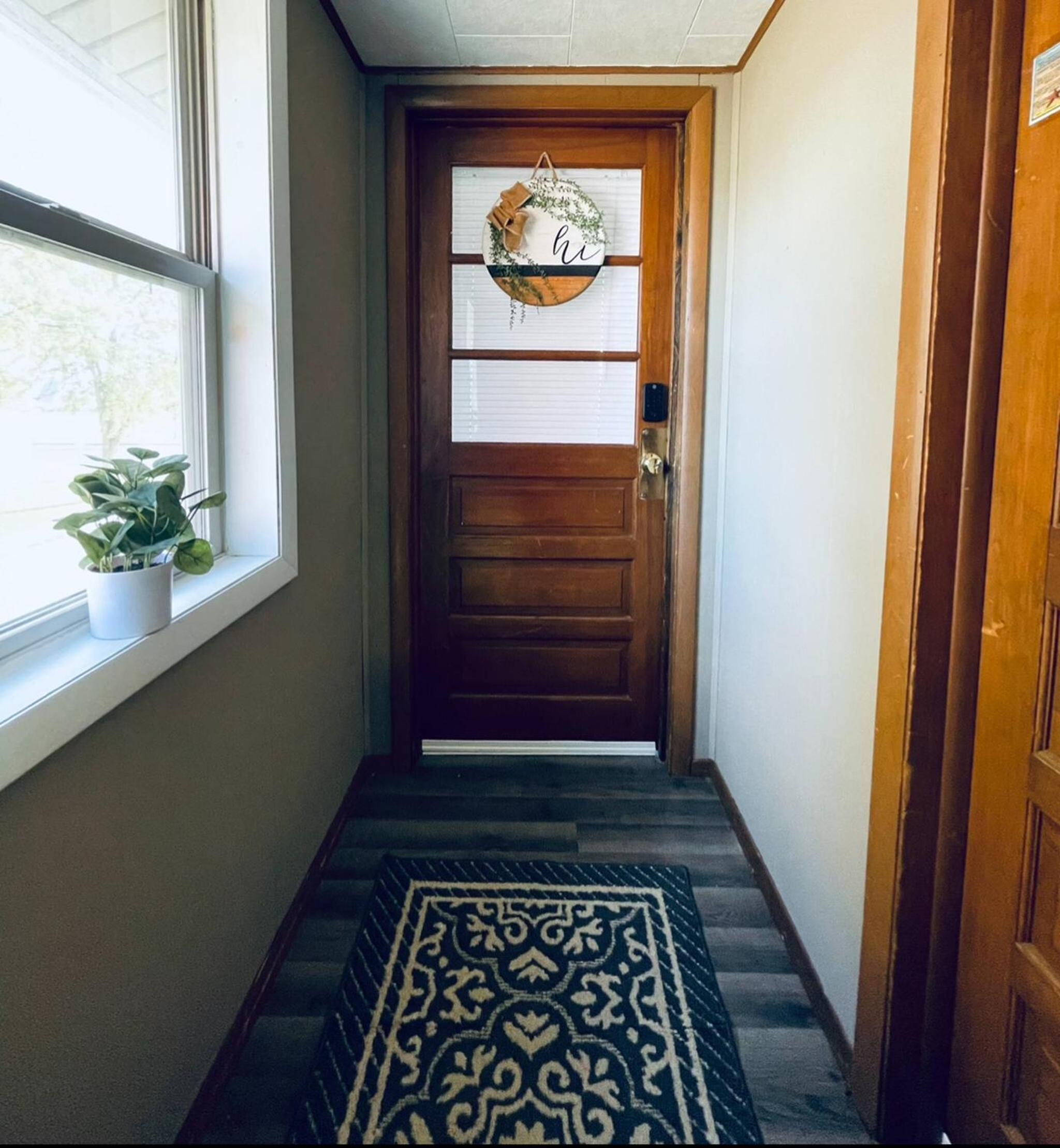 1 BR Cozy Apartment with Fire Pit Short walk to town
