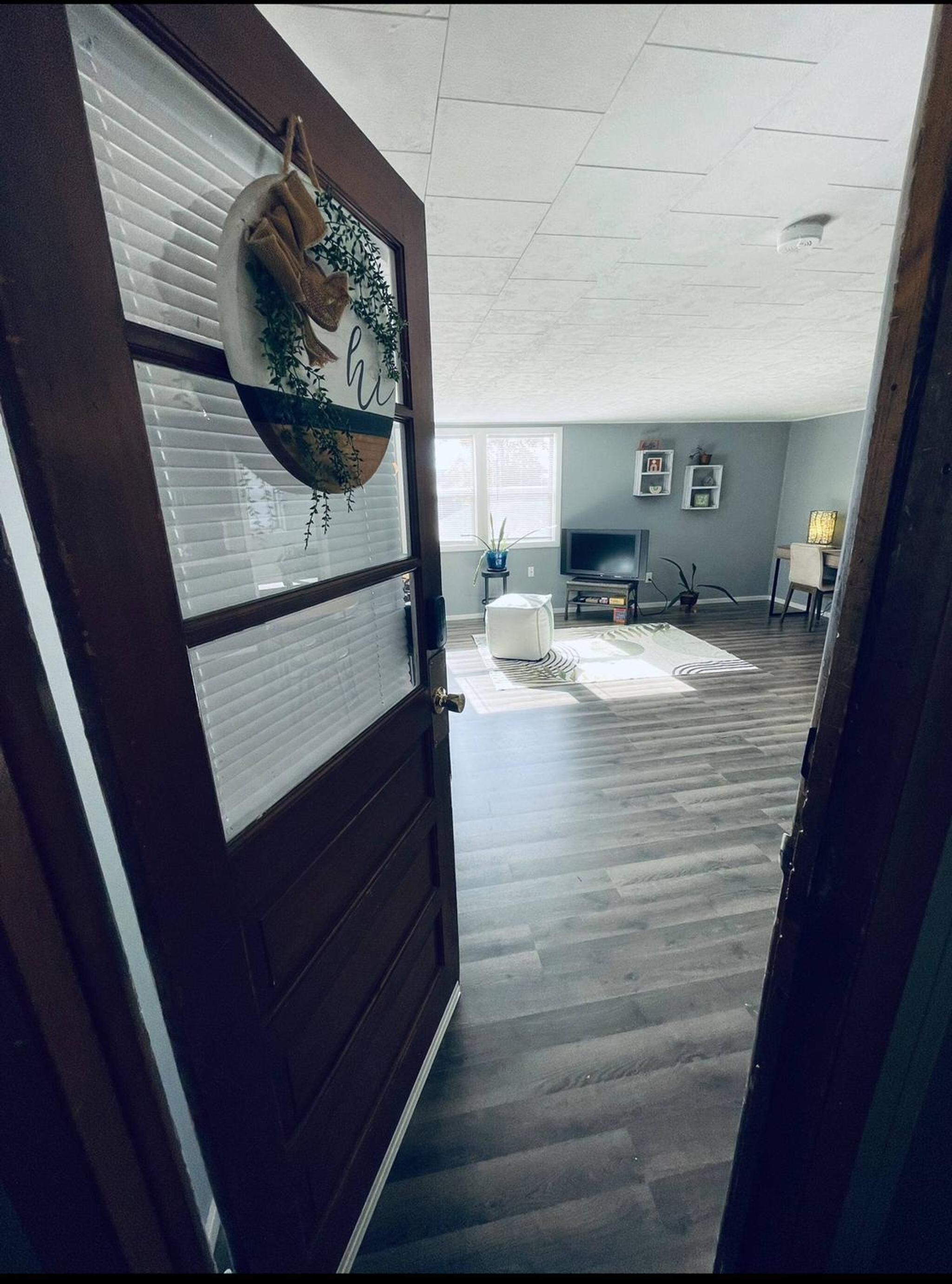 1 BR Cozy Apartment with Fire Pit Short walk to town