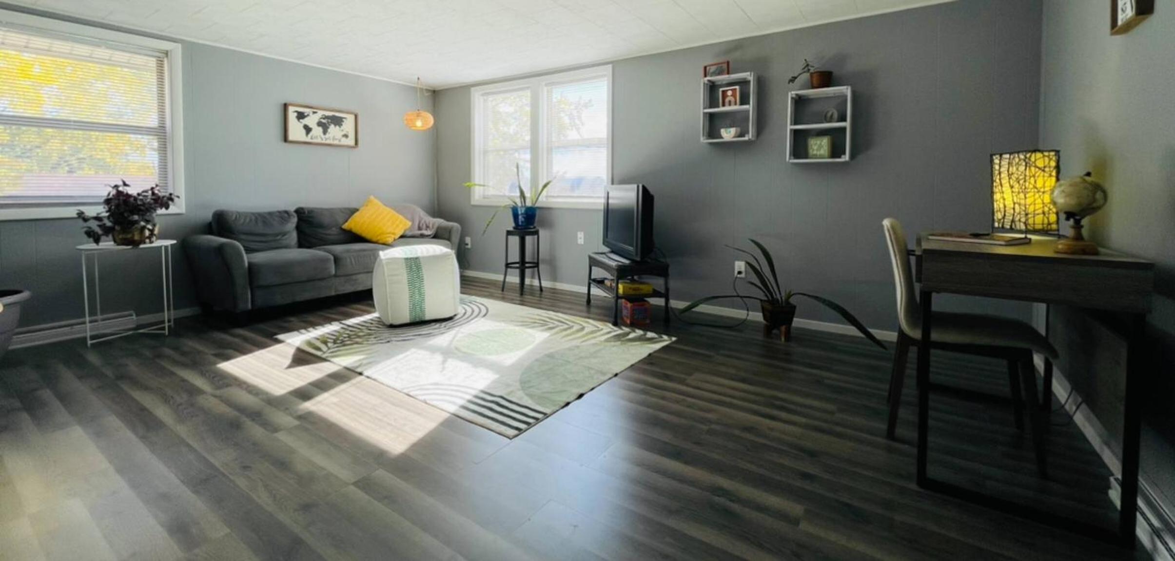 1 BR Cozy Apartment with Fire Pit Short walk to town