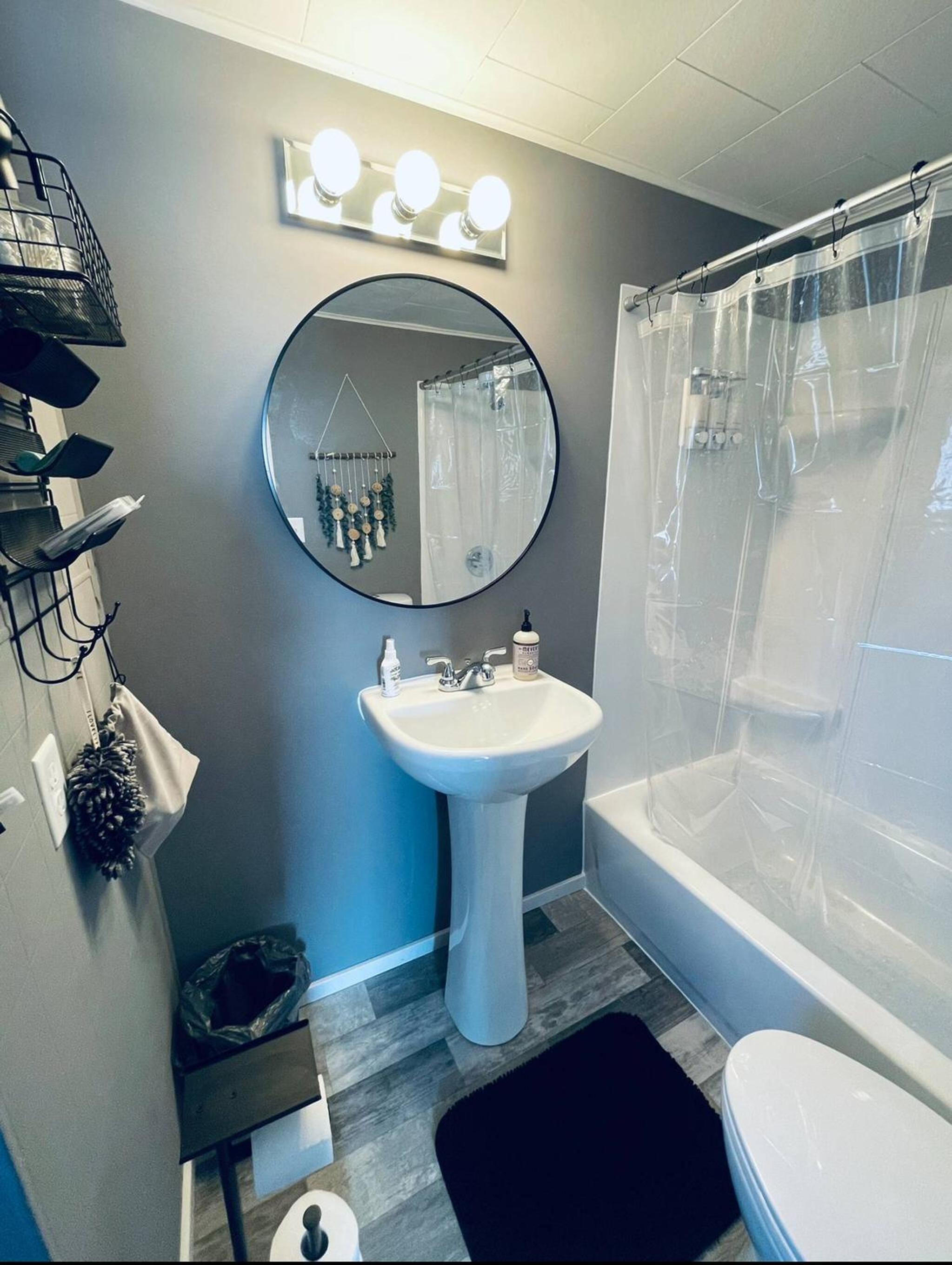 1 BR Cozy Apartment with Fire Pit Short walk to town