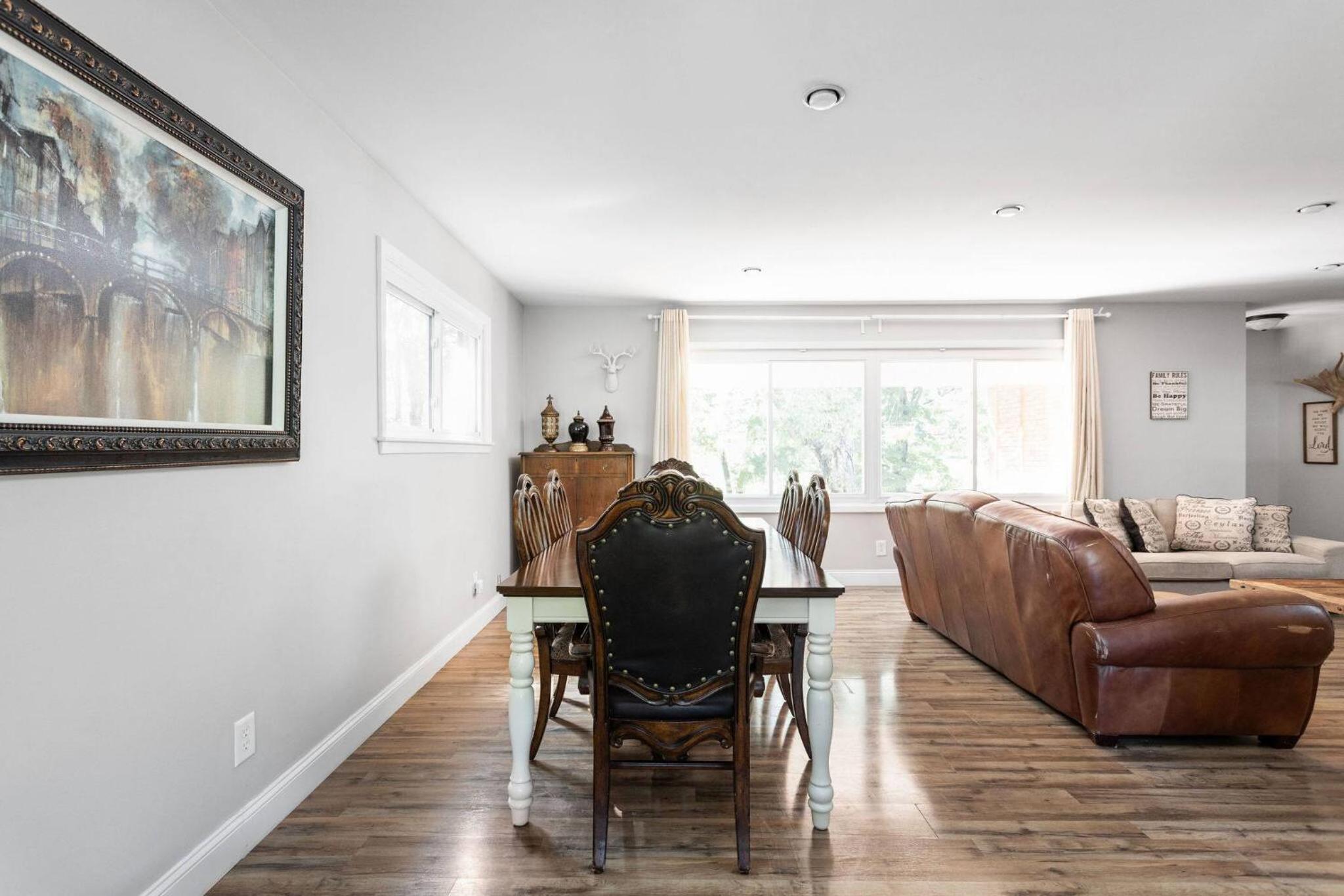 4Bedroom 2 Bath Home in Arts District-Smoky Row A Duplex