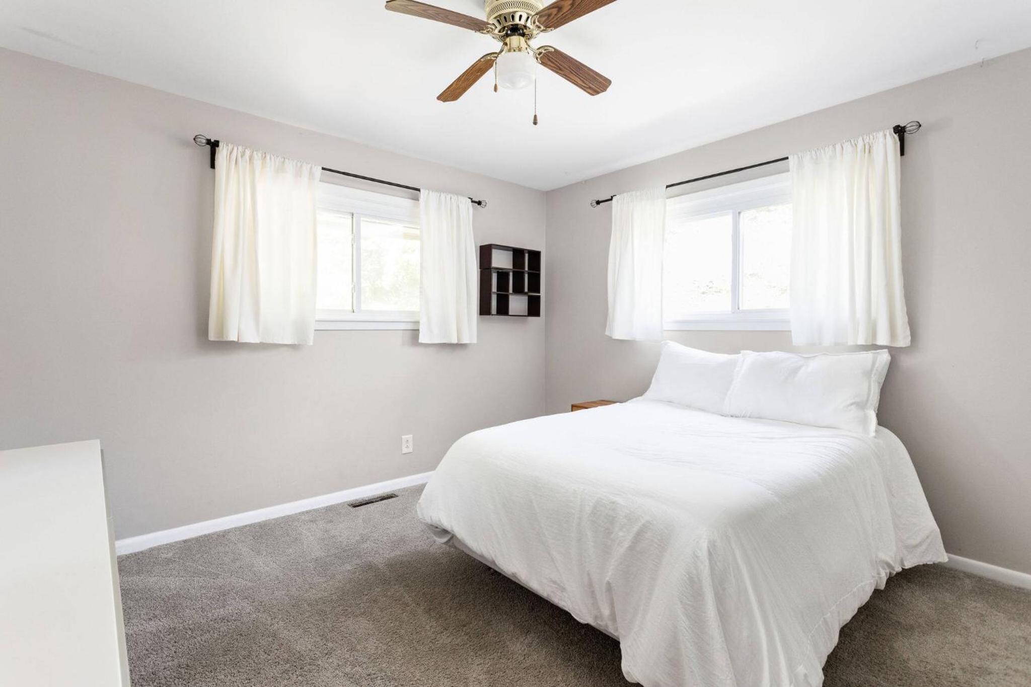 4Bedroom 2 Bath Home in Arts District-Smoky Row A Duplex