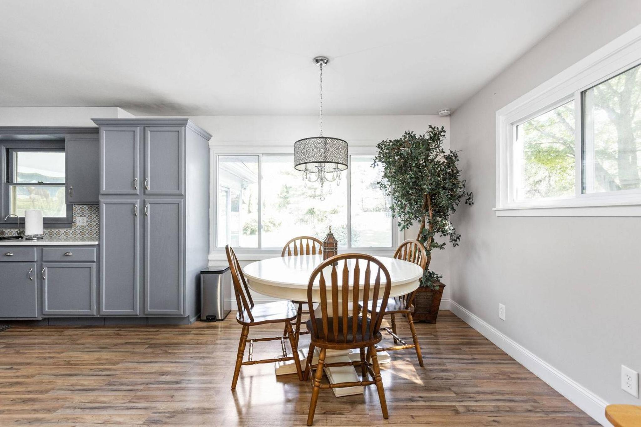 4Bedroom 2 Bath Home in Arts District-Smoky Row A Duplex