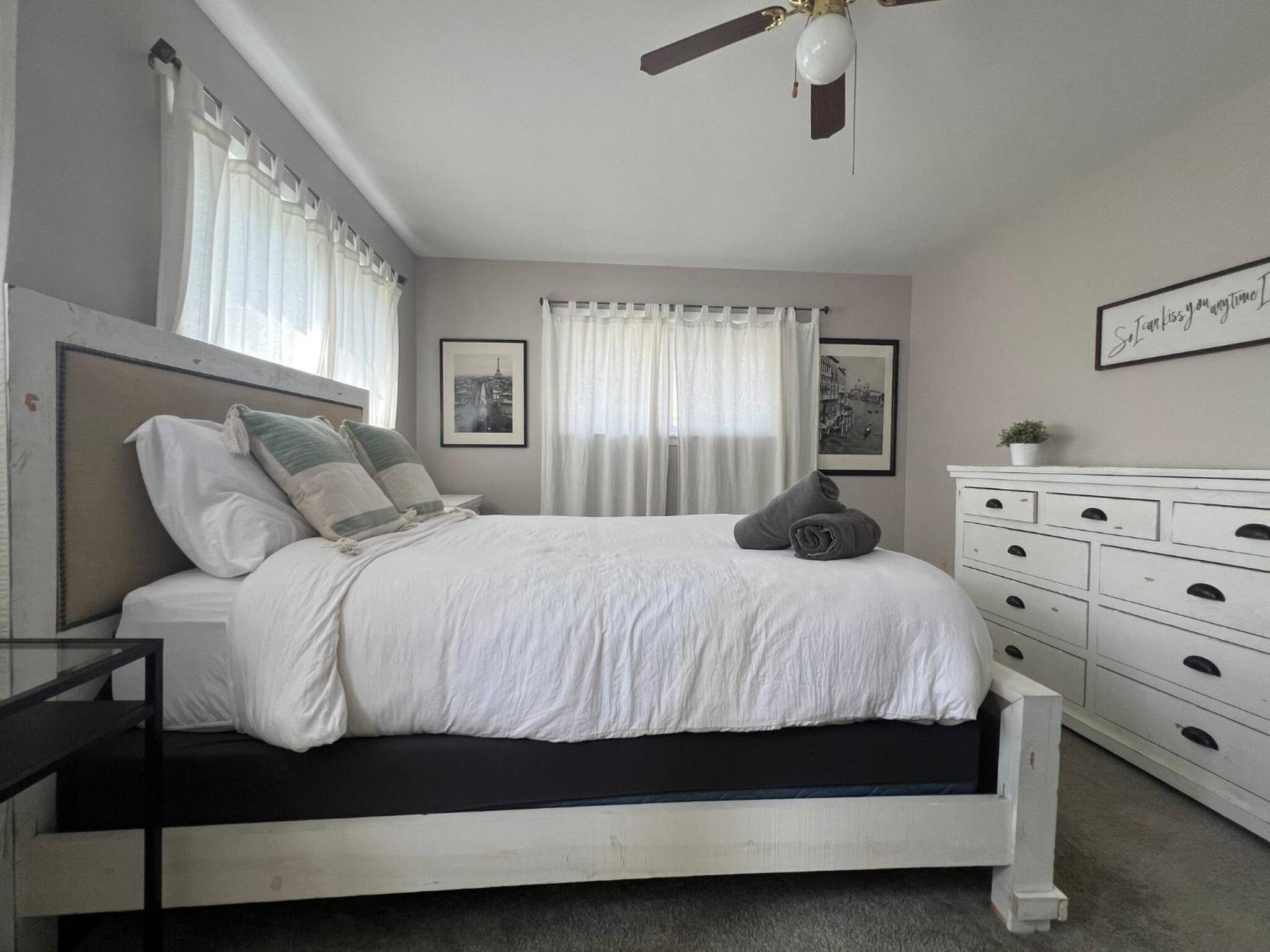 4Bedroom 2 Bath Home in Arts District-Smoky Row A Duplex