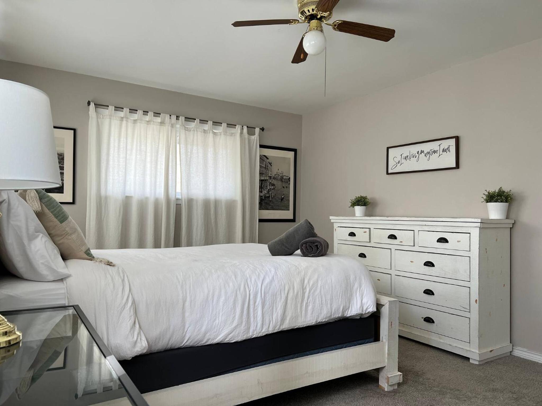 4Bedroom 2 Bath Home in Arts District-Smoky Row A Duplex