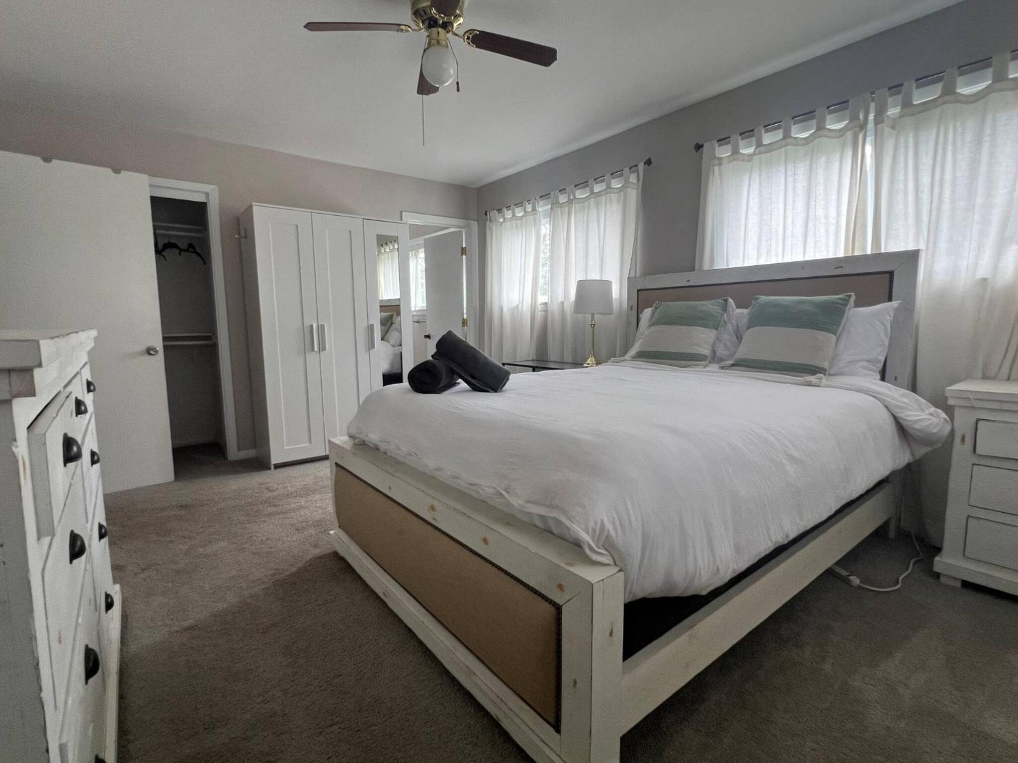 4Bedroom 2 Bath Home in Arts District-Smoky Row A Duplex