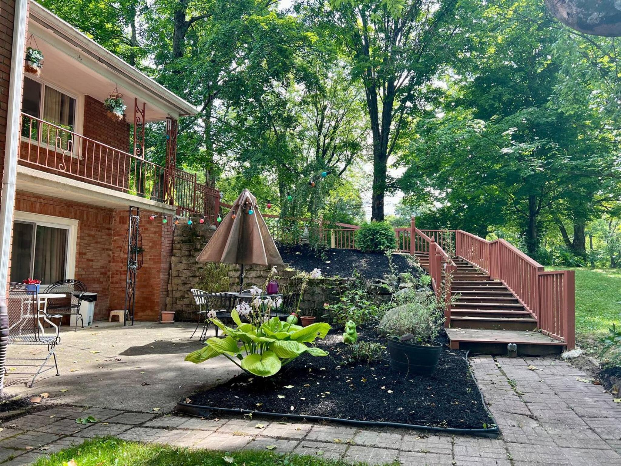 4Bedroom 2 Bath Home in Arts District-Smoky Row A Duplex