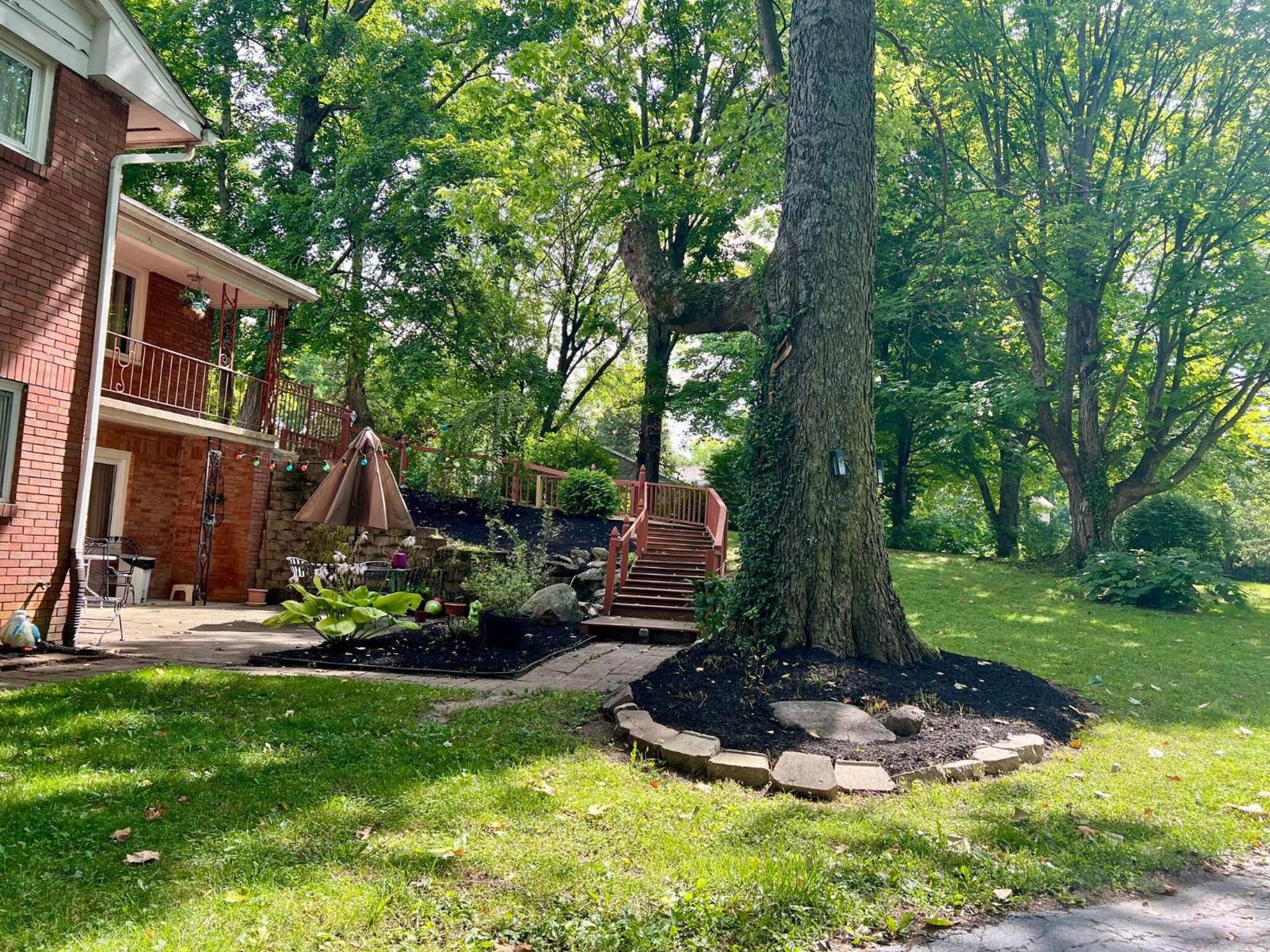 4Bedroom 2 Bath Home in Arts District-Smoky Row A Duplex