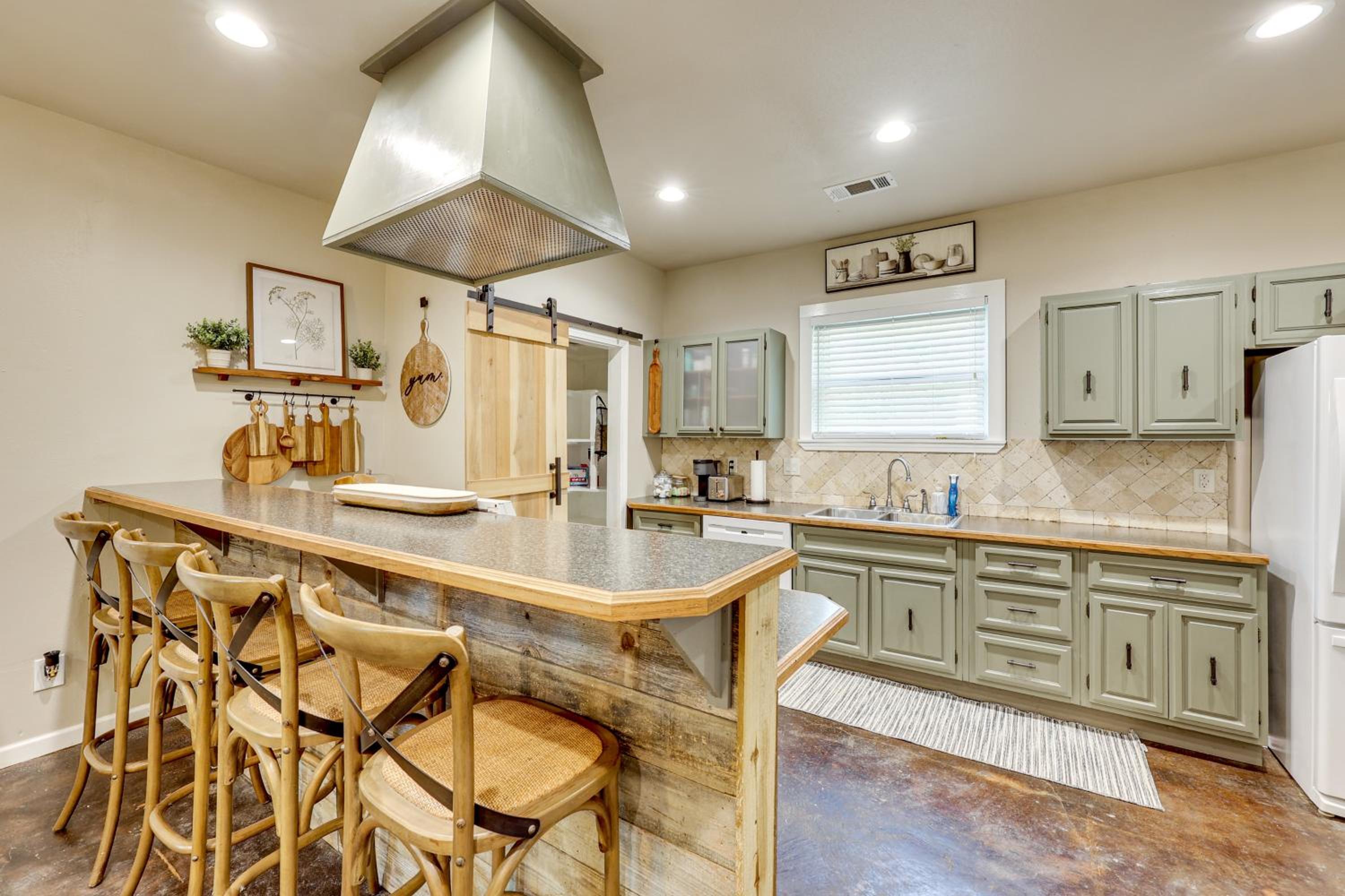 On-Site Creek and Spacious Yard Family Gem in Royal
