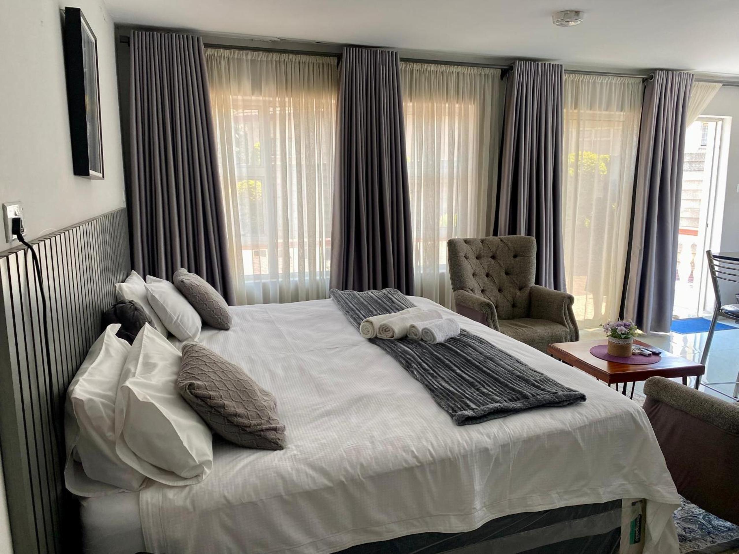 Spacious ground-floor studio in central New Chadcombe - 2316