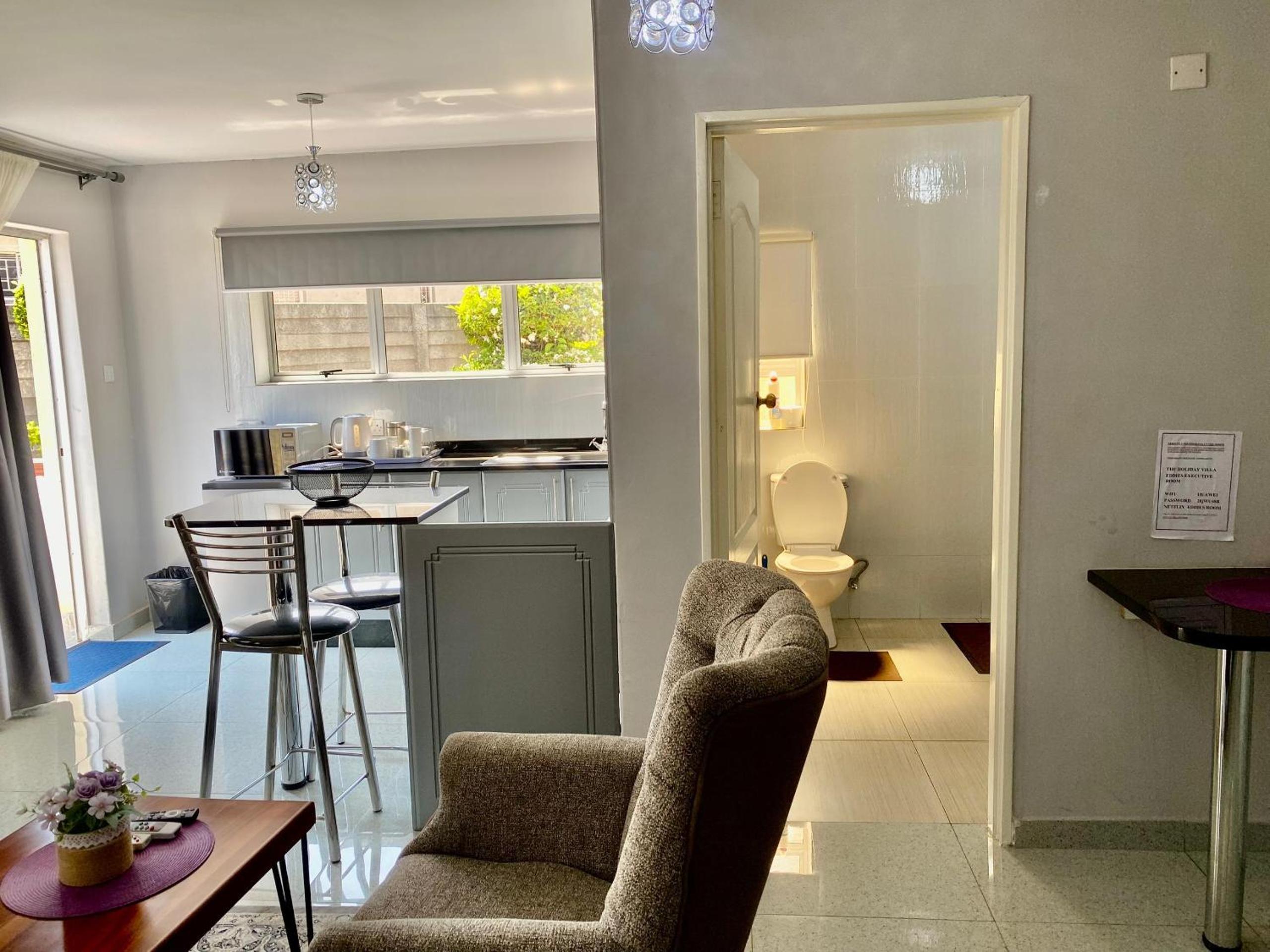 Spacious ground-floor studio in central New Chadcombe - 2316