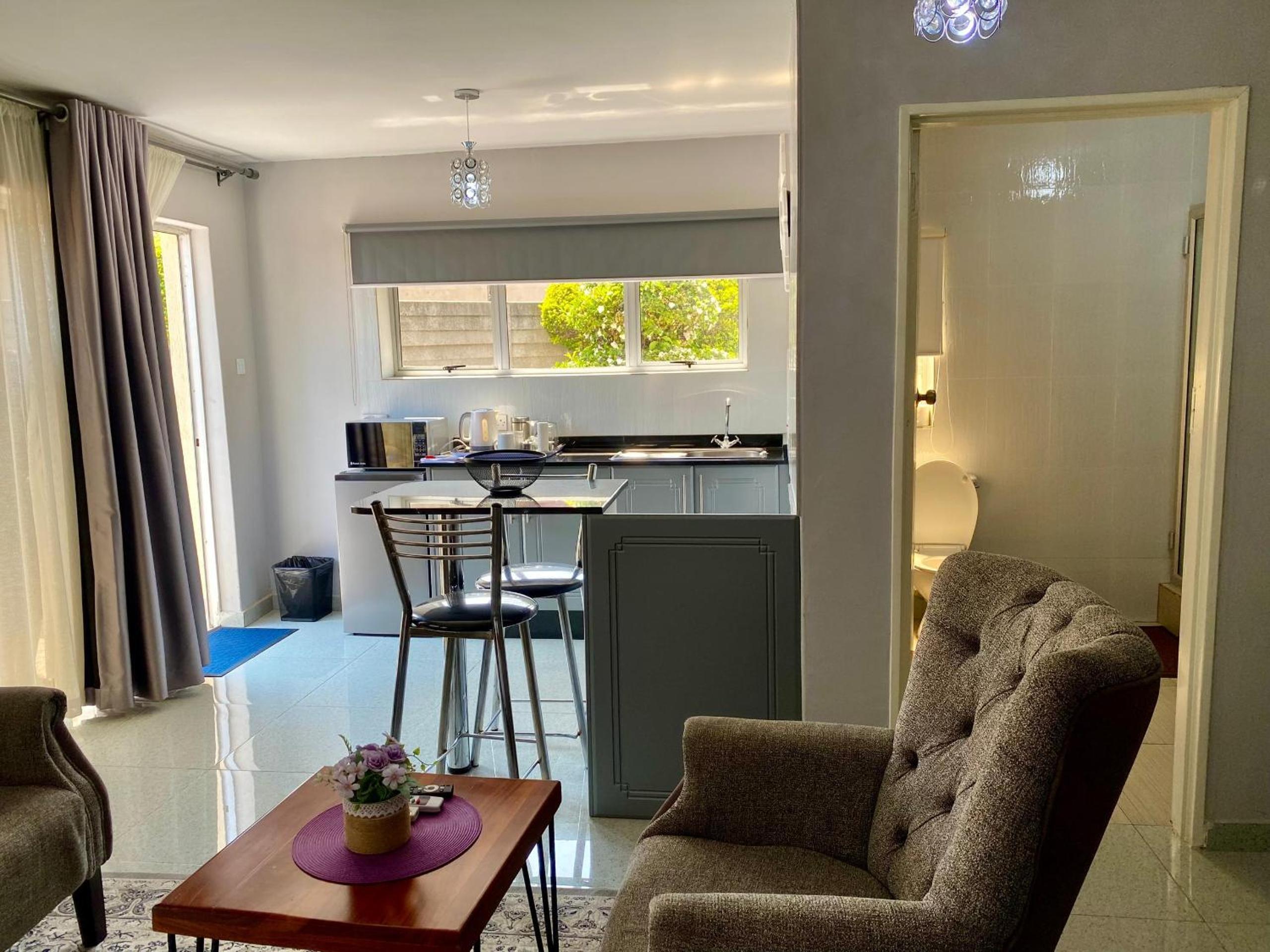 Spacious ground-floor studio in central New Chadcombe - 2316