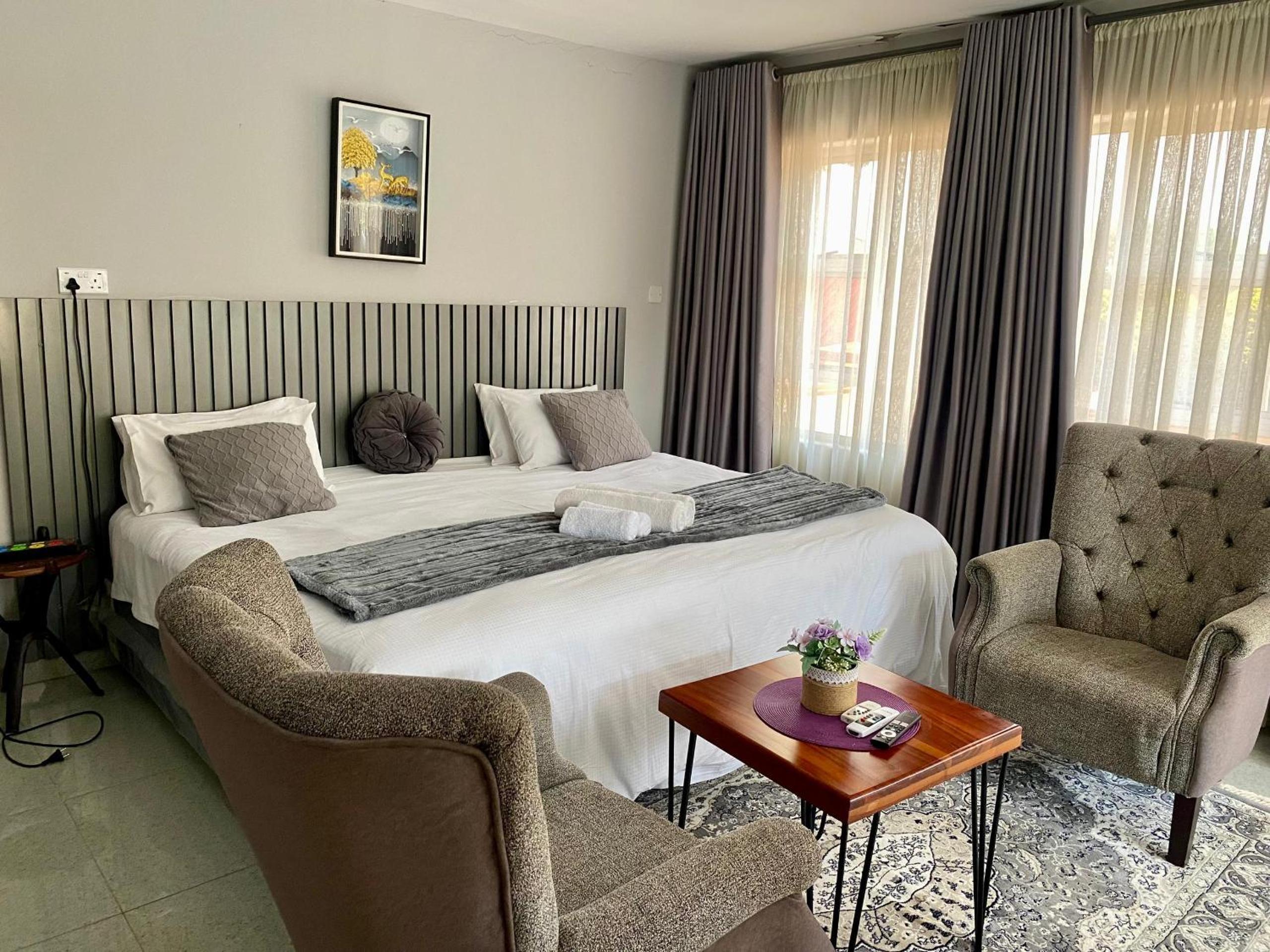 Spacious ground-floor studio in central New Chadcombe - 2316