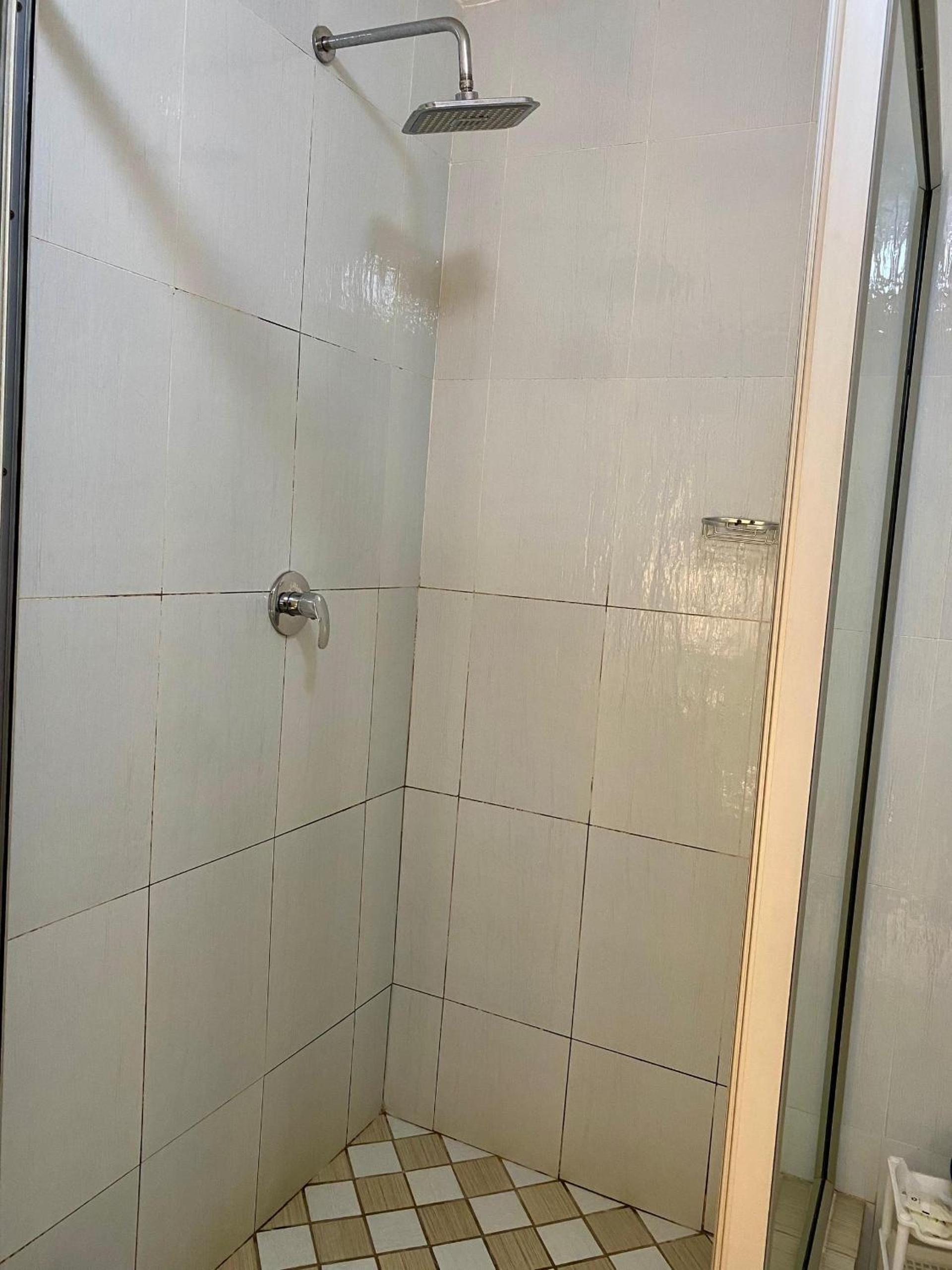 Spacious ground-floor studio in central New Chadcombe - 2316