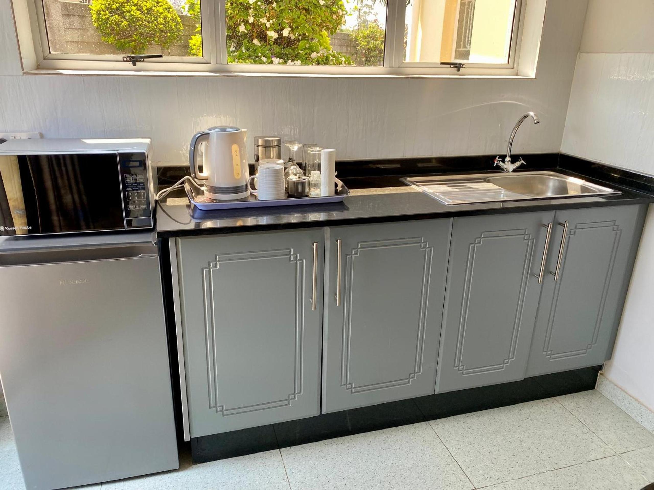 Spacious ground-floor studio in central New Chadcombe - 2316