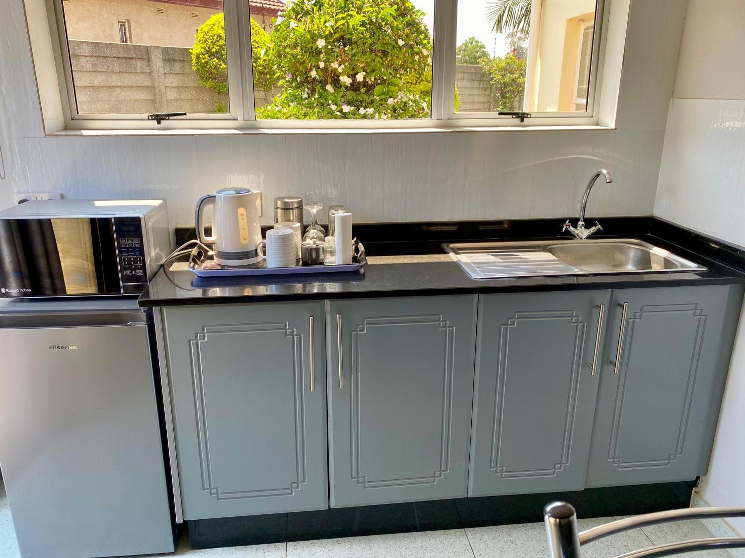 Spacious ground-floor studio in central New Chadcombe - 2316