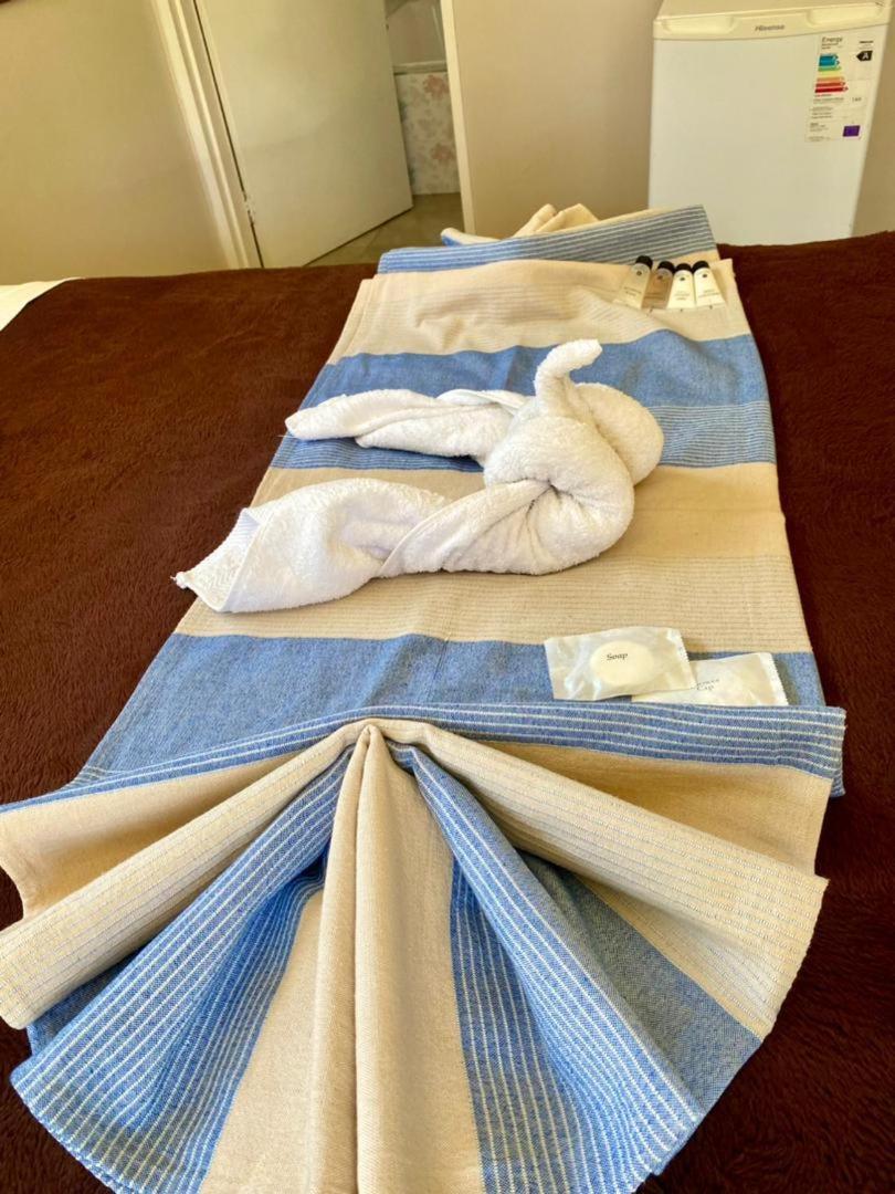 Poolside Executive Suite near Airport - 2322