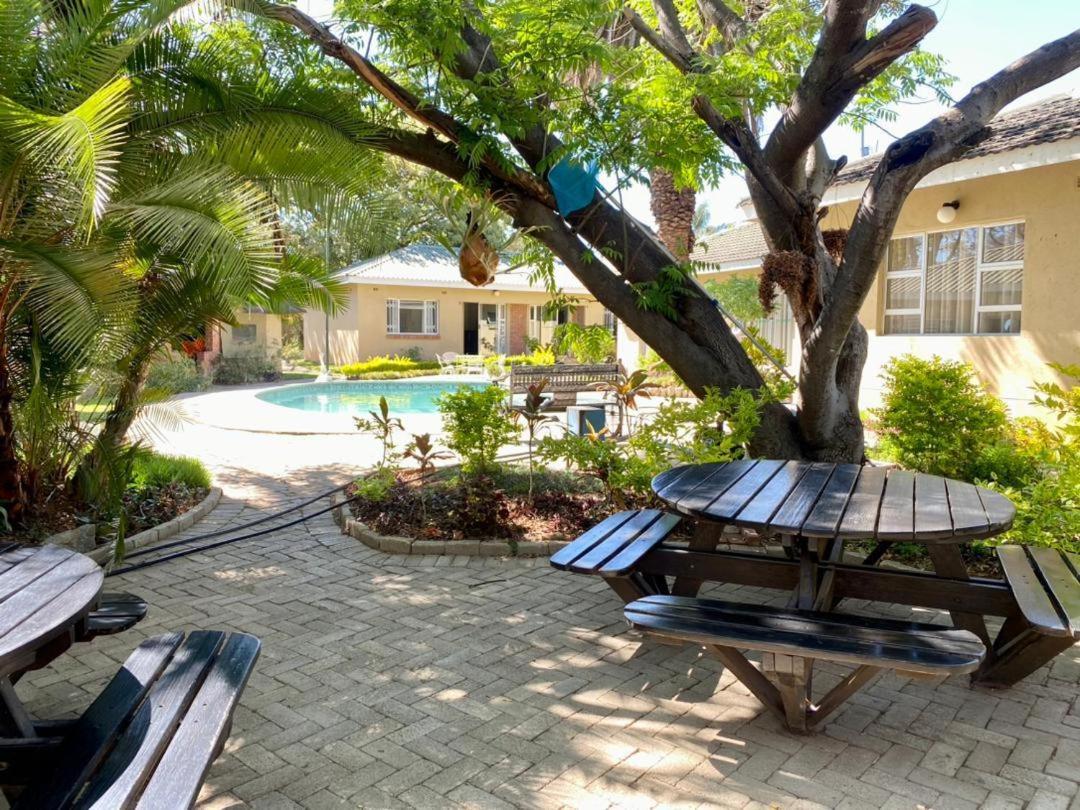 Poolside Executive Suite near Airport - 2322