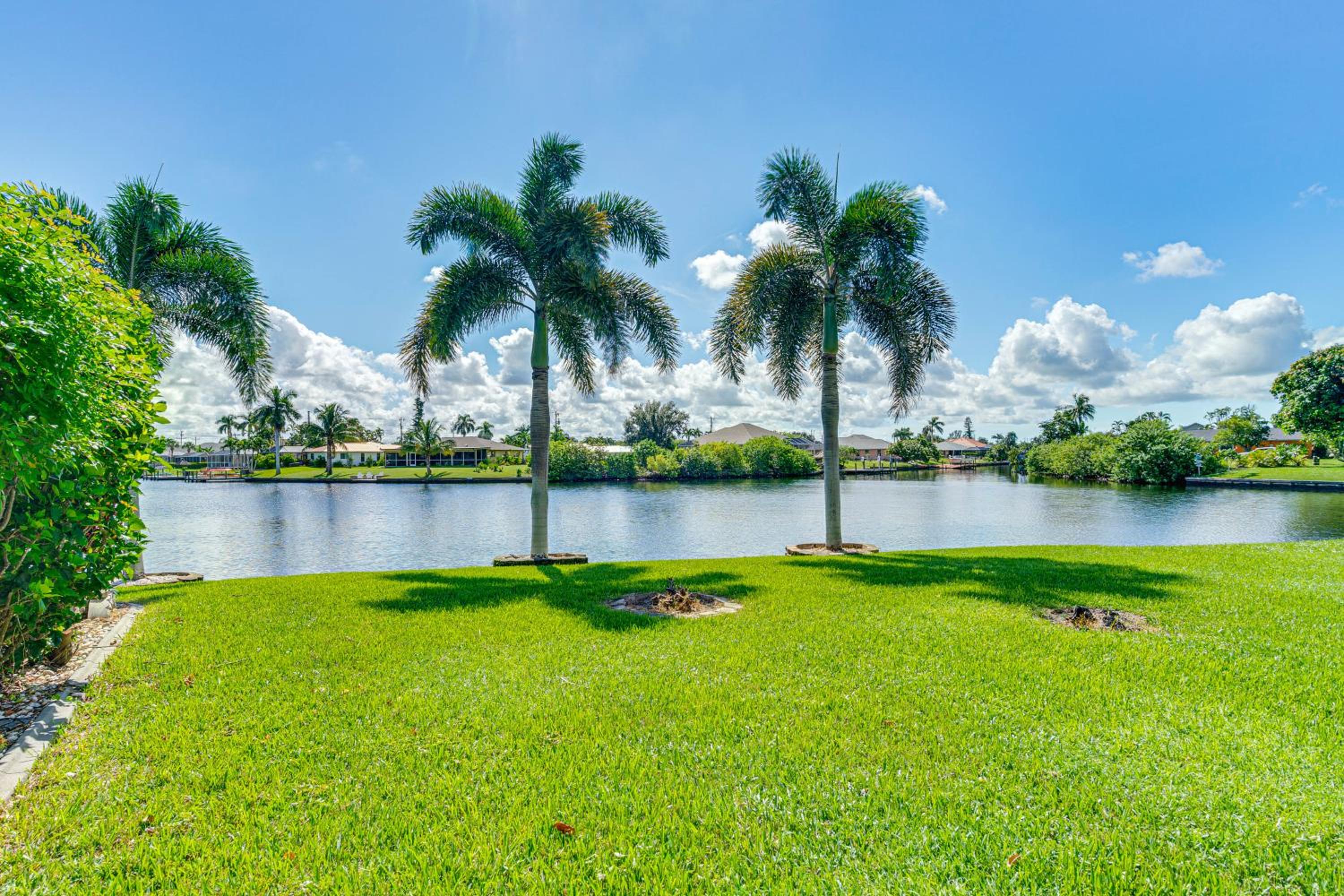 4 Mi to Cape Harbour Fun! Canal-Front Oasis