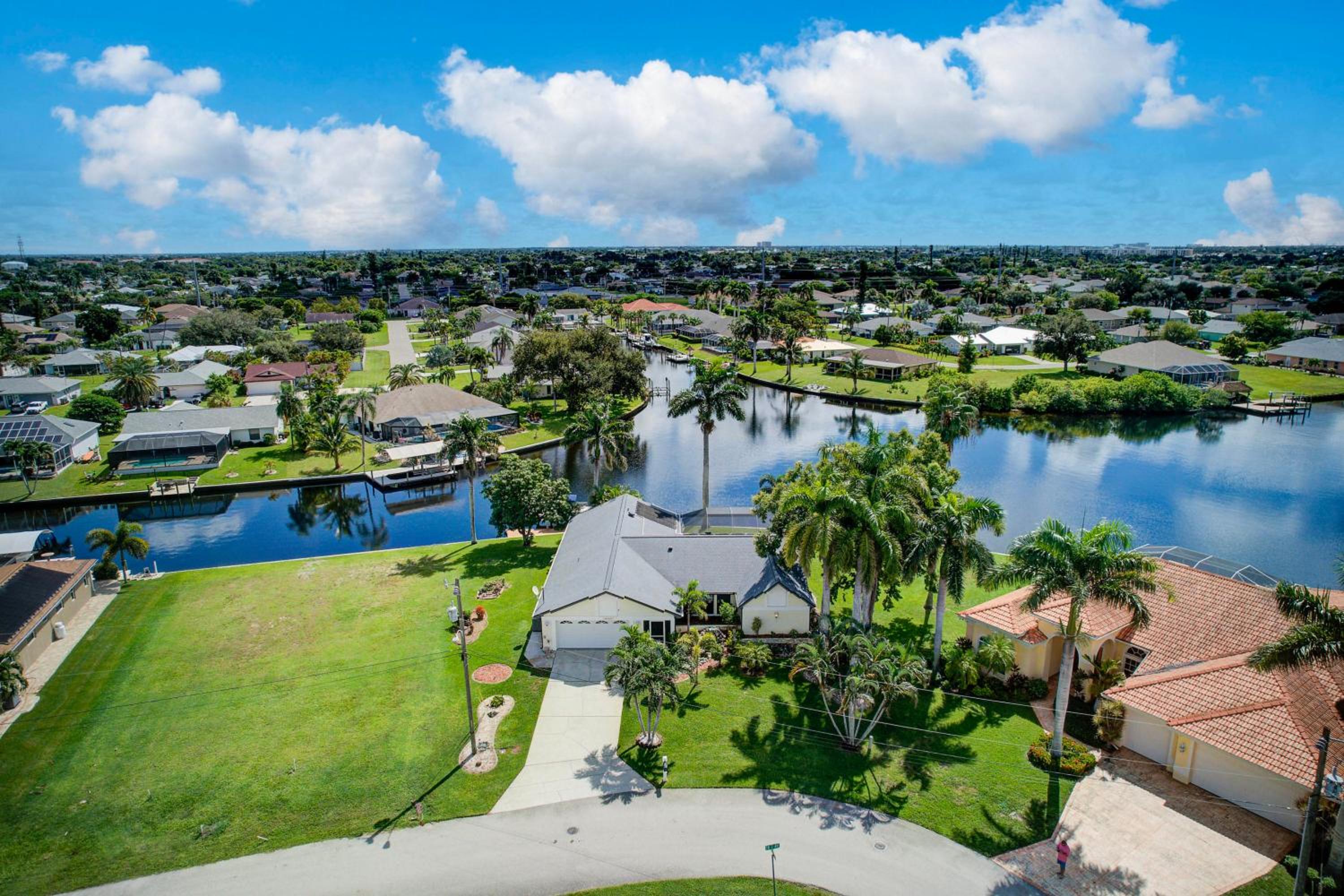 4 Mi to Cape Harbour Fun! Canal-Front Oasis