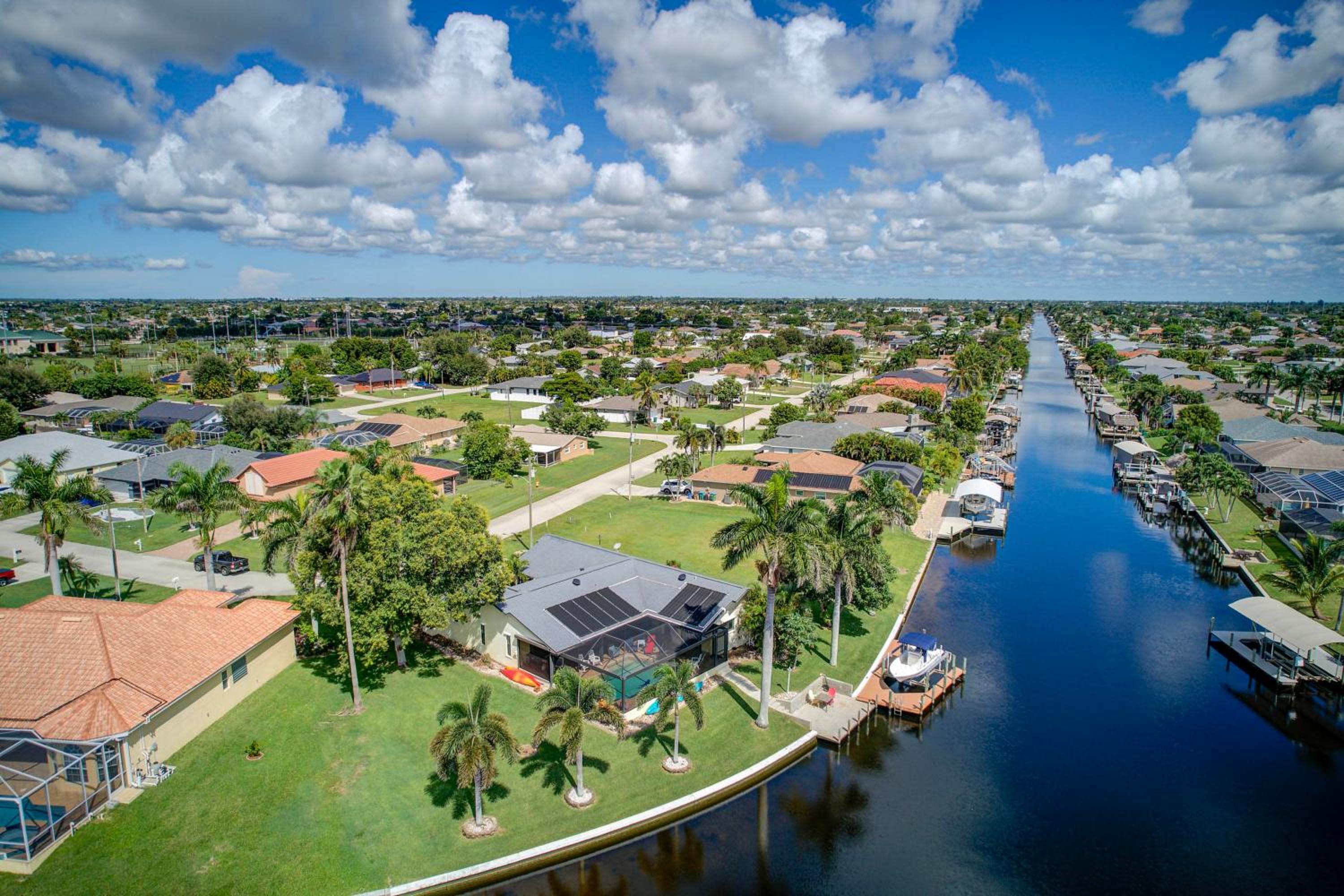 4 Mi to Cape Harbour Fun! Canal-Front Oasis