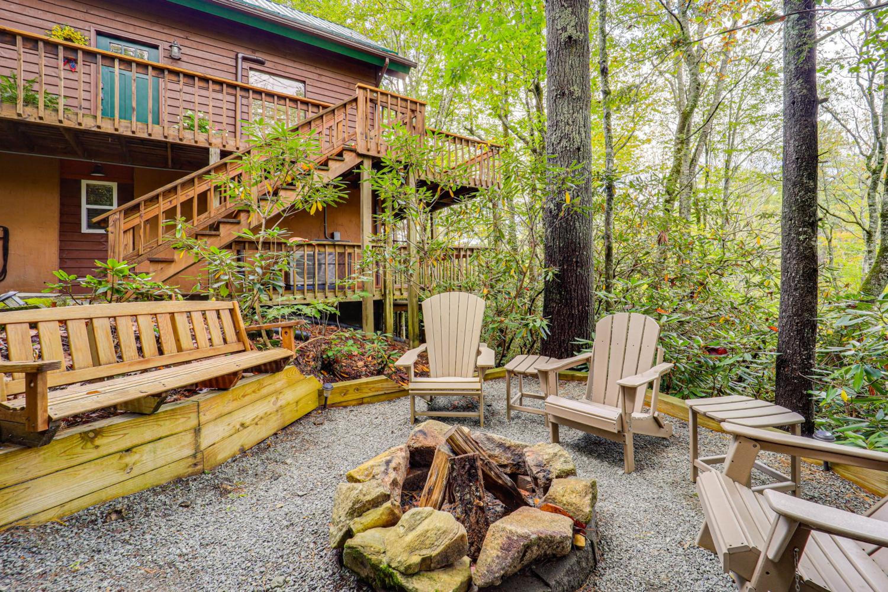 Wooded Cabin with 2 Decks on Golf Course in Newland!
