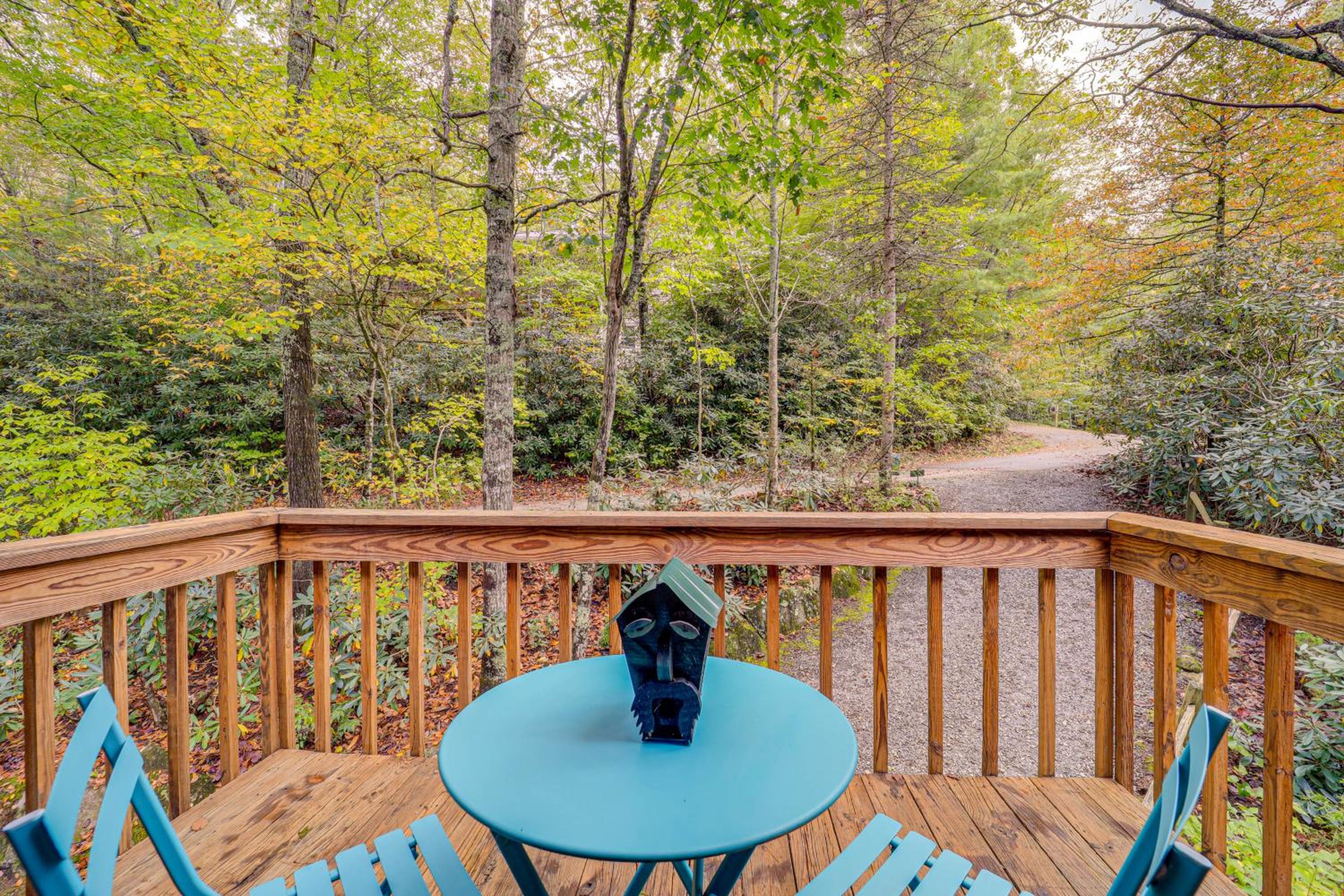 Wooded Cabin with 2 Decks on Golf Course in Newland!