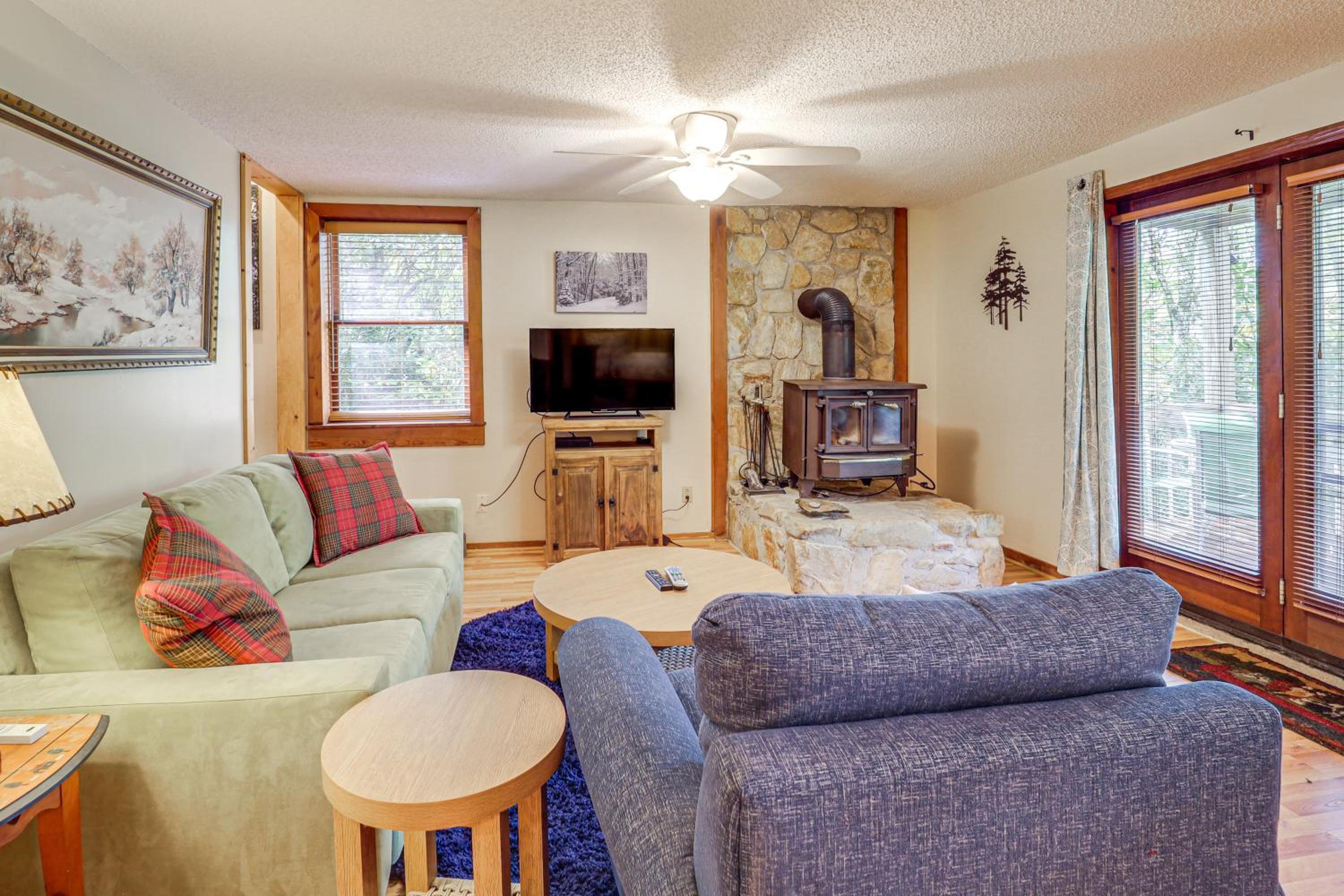 Wooded Cabin with 2 Decks on Golf Course in Newland!