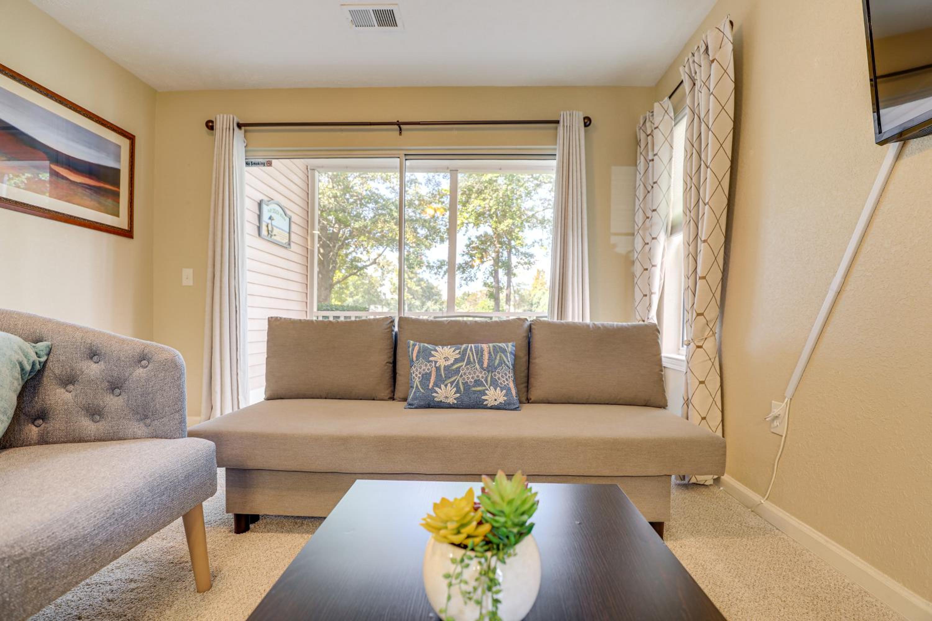 Steps to Pool and Golf! Family Myrtle Beach Retreat