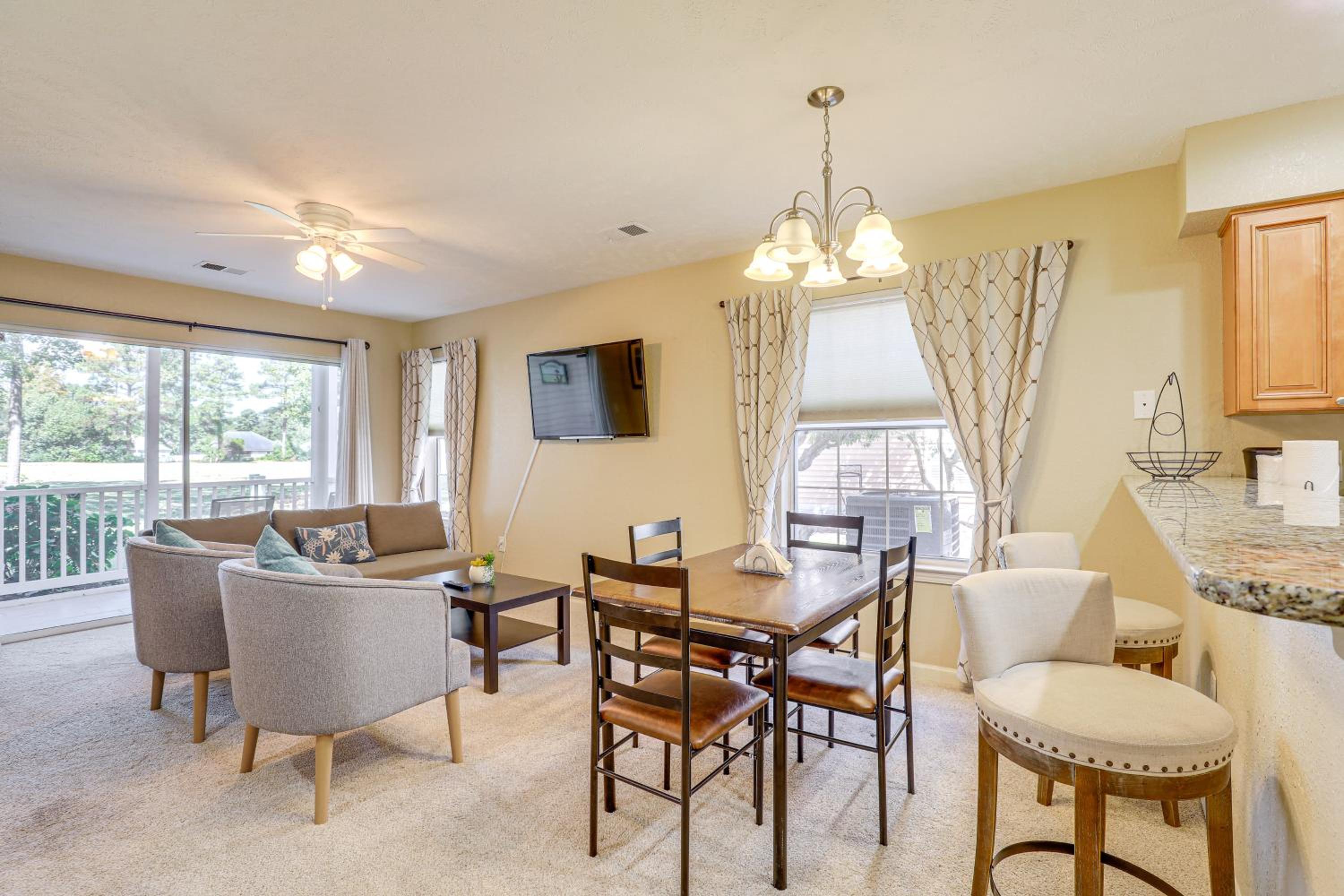 Steps to Pool and Golf! Family Myrtle Beach Retreat