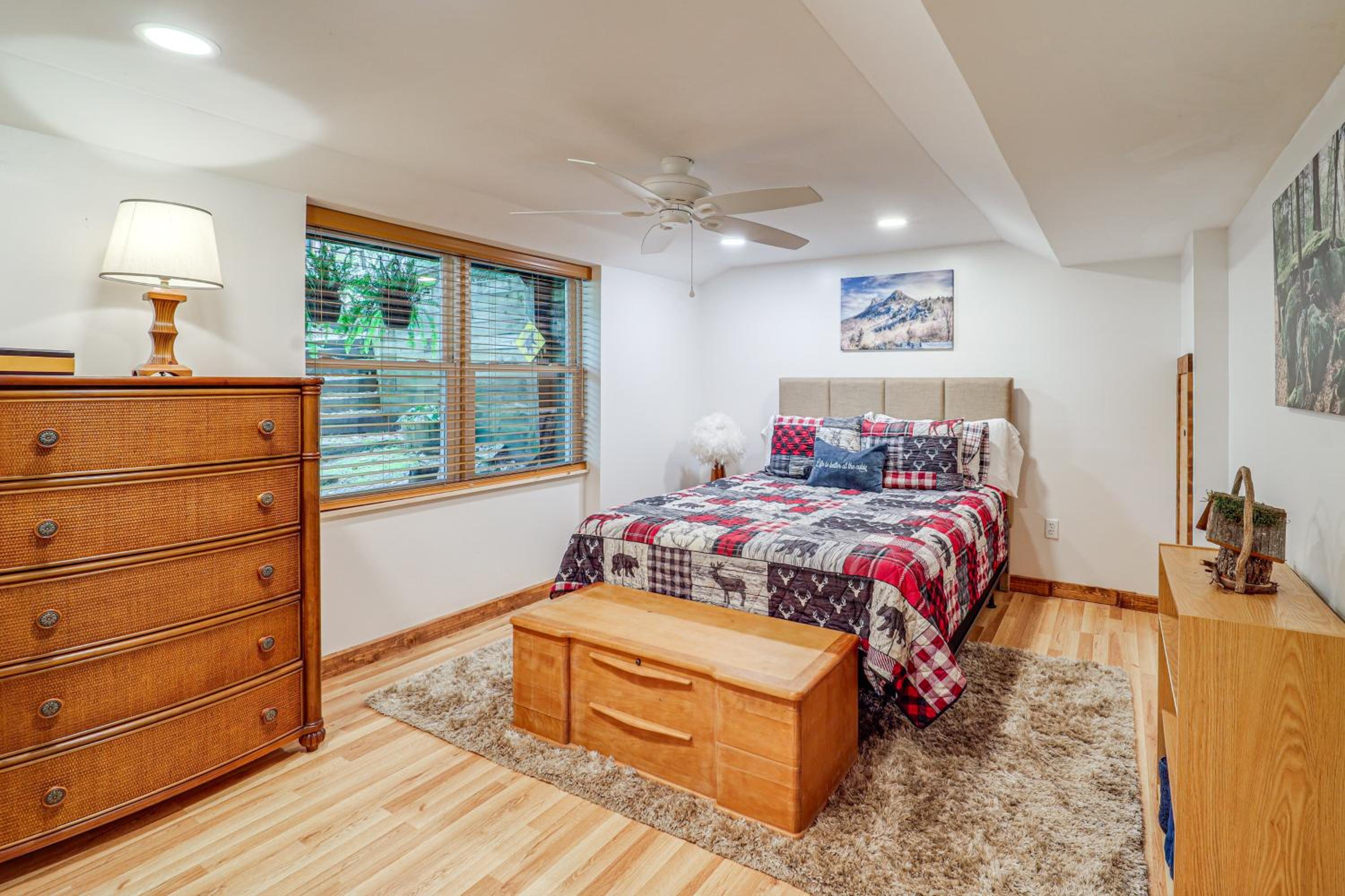 Wooded Cabin with 2 Decks on Golf Course in Newland!