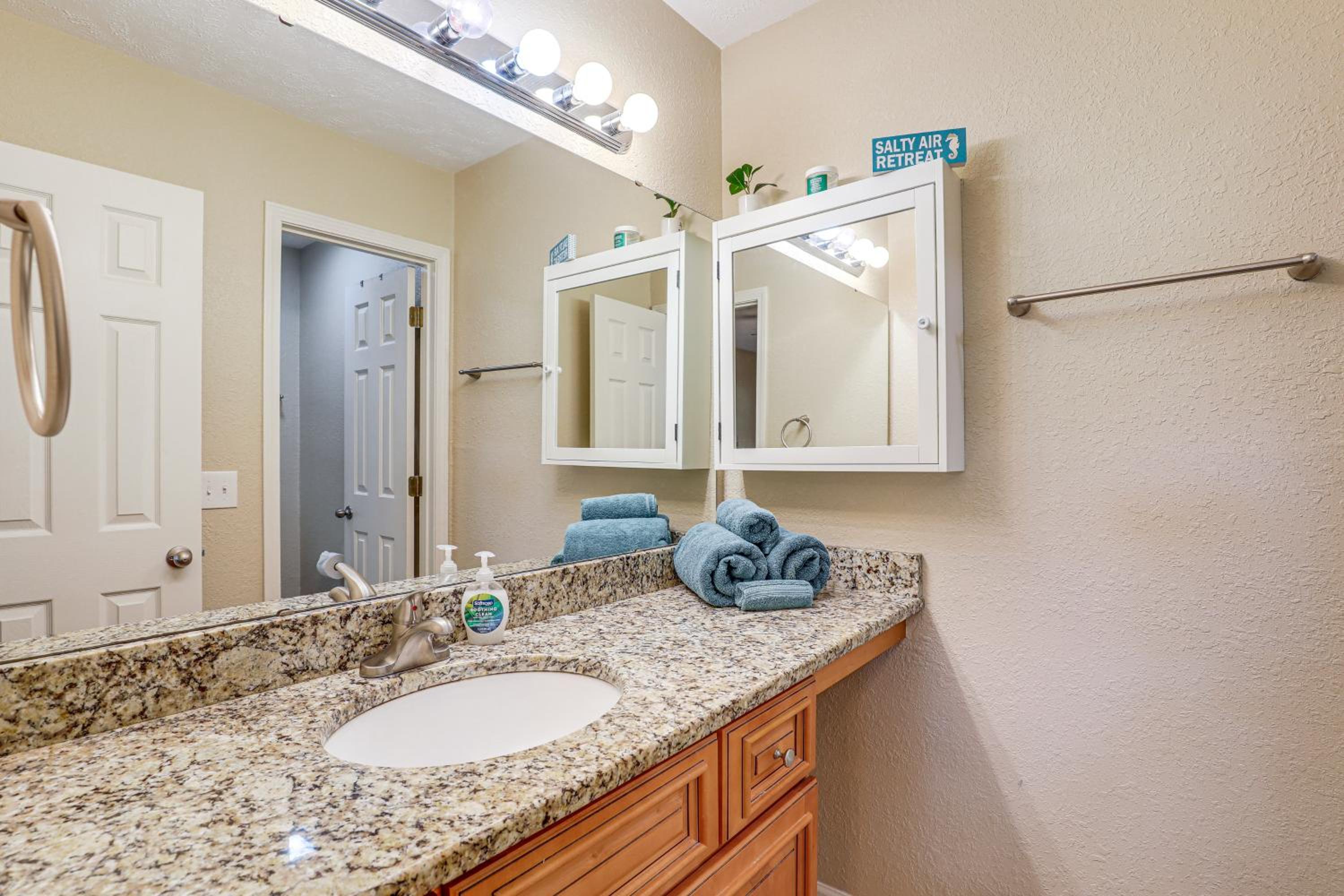 Steps to Pool and Golf! Family Myrtle Beach Retreat