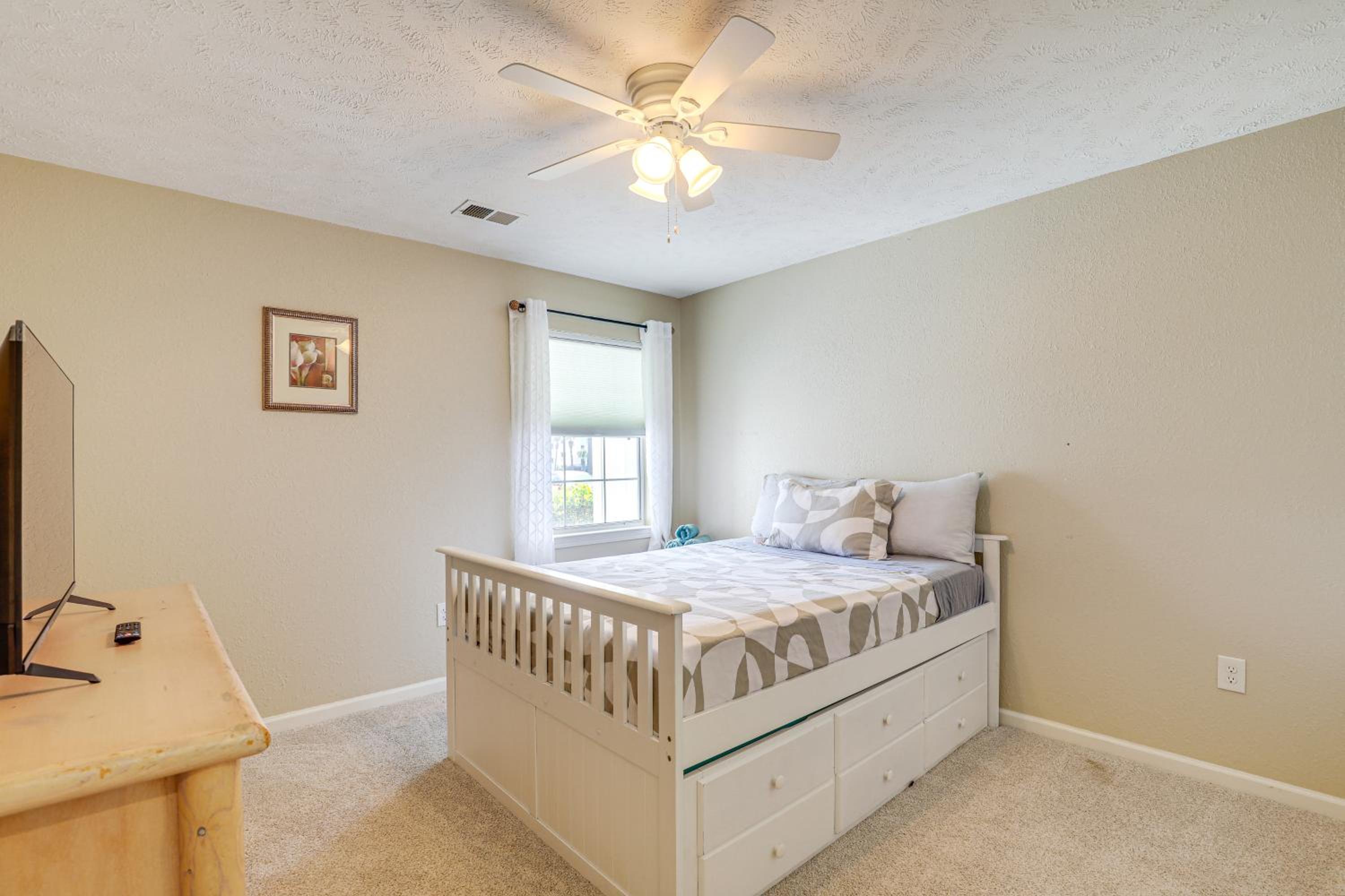 Steps to Pool and Golf! Family Myrtle Beach Retreat