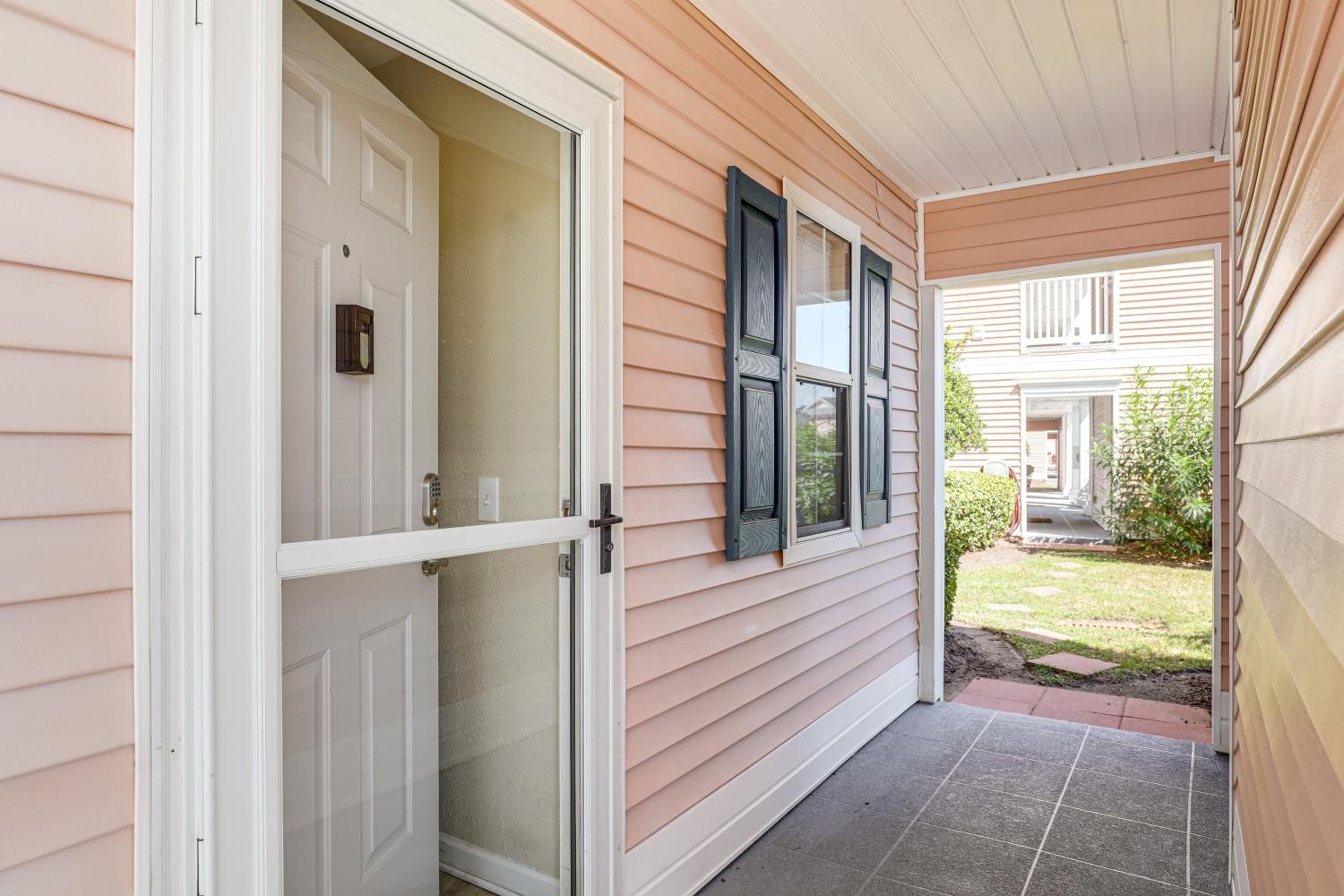 Steps to Pool and Golf! Family Myrtle Beach Retreat
