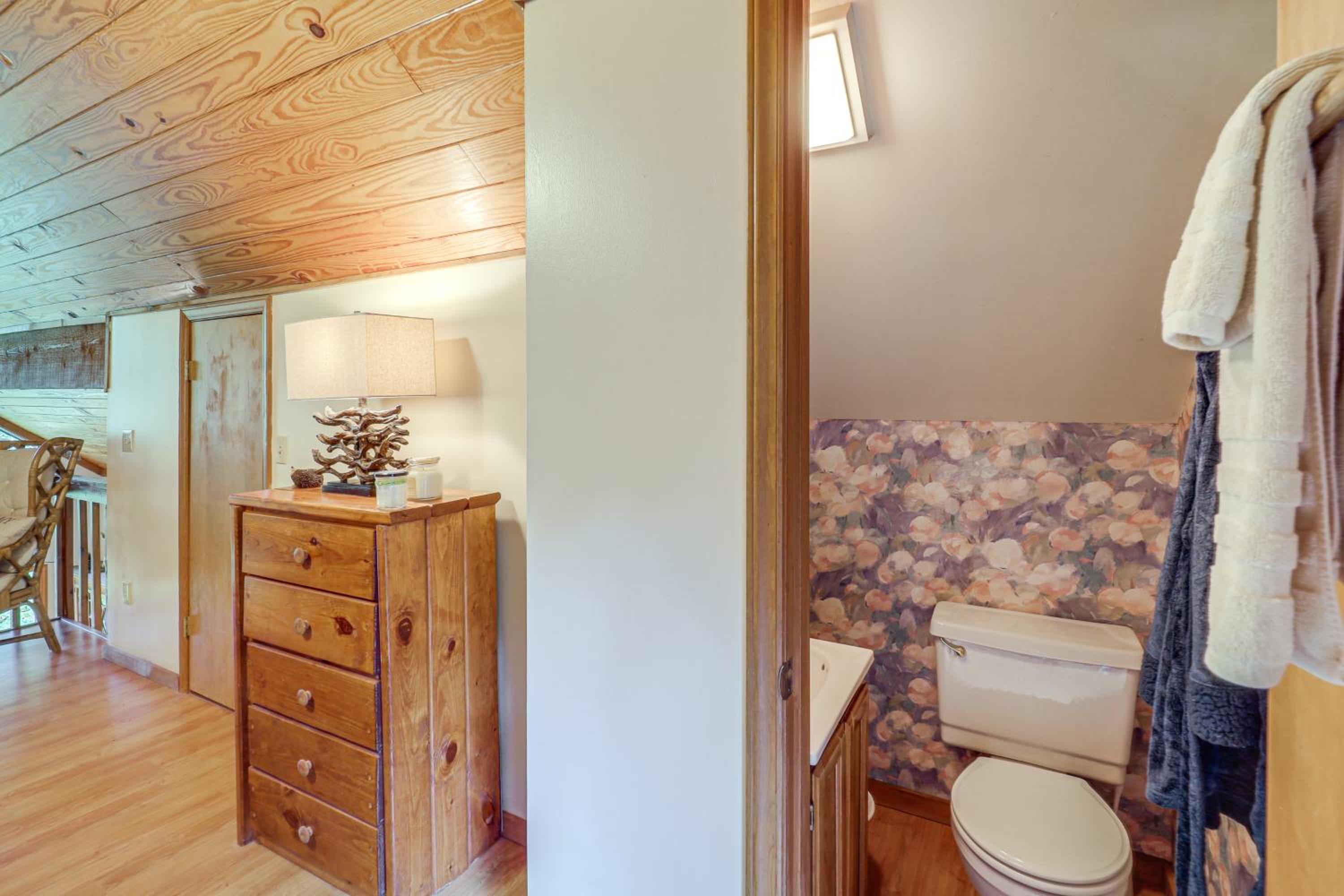 Wooded Cabin with 2 Decks on Golf Course in Newland!