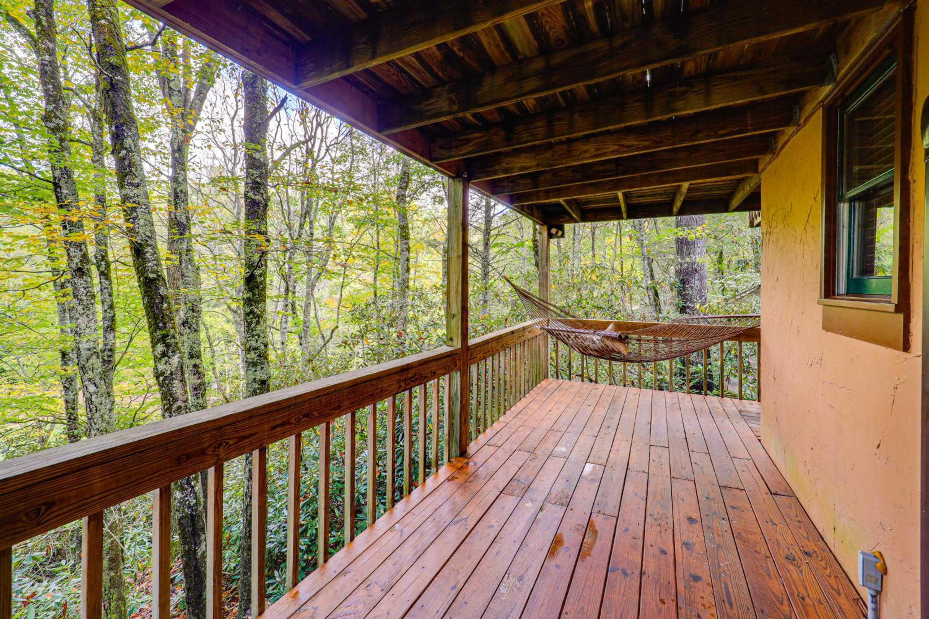 Wooded Cabin with 2 Decks on Golf Course in Newland!