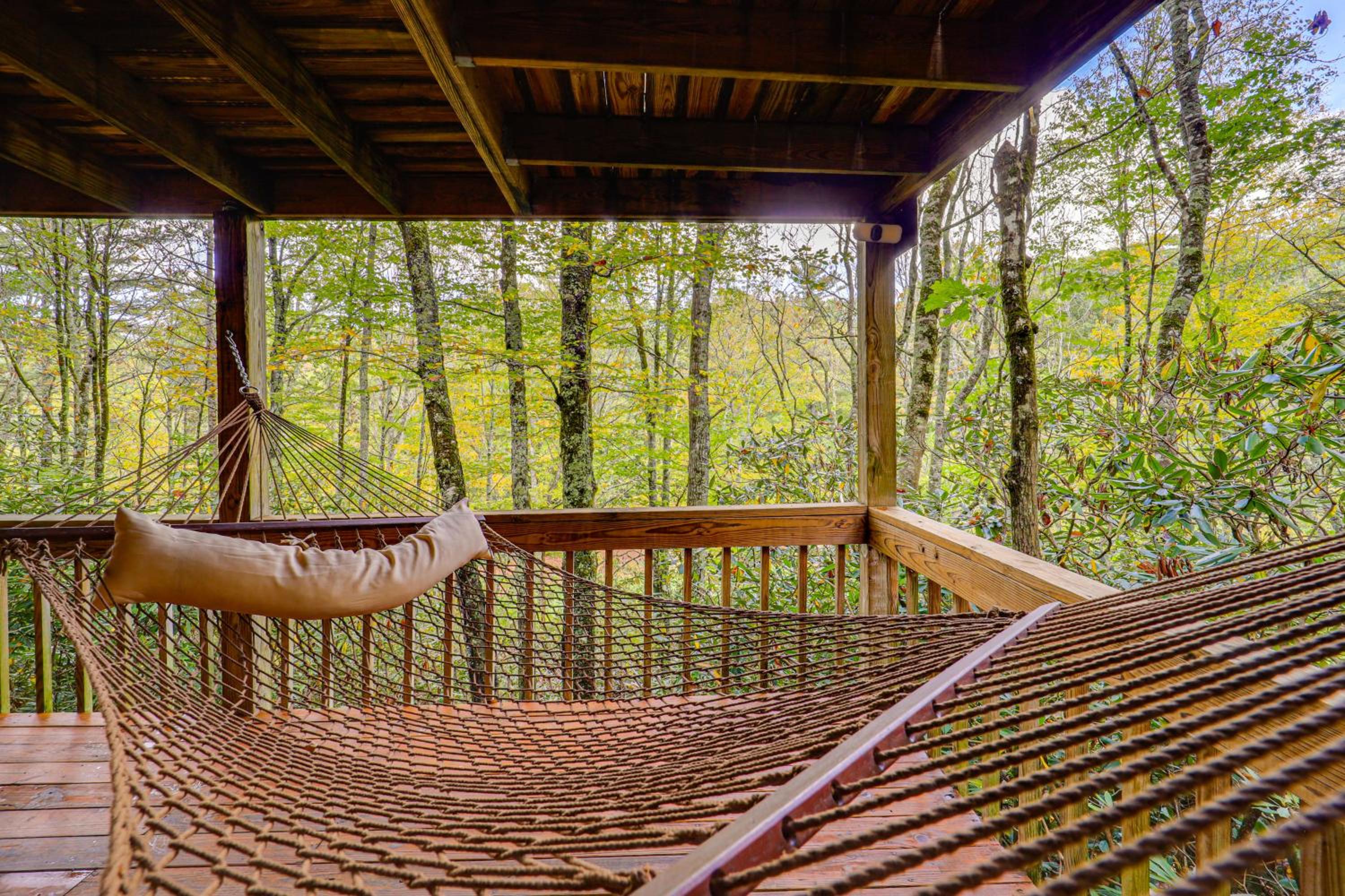 Wooded Cabin with 2 Decks on Golf Course in Newland!