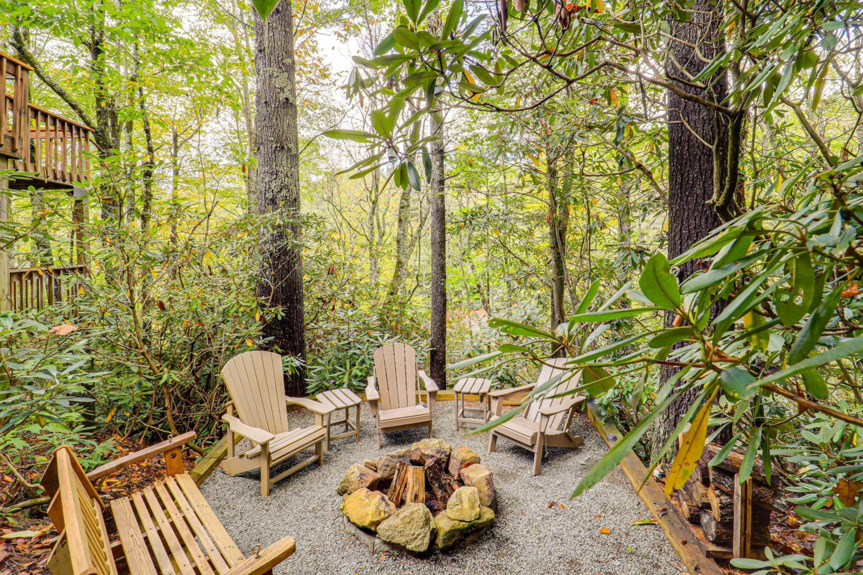 Wooded Cabin with 2 Decks on Golf Course in Newland!