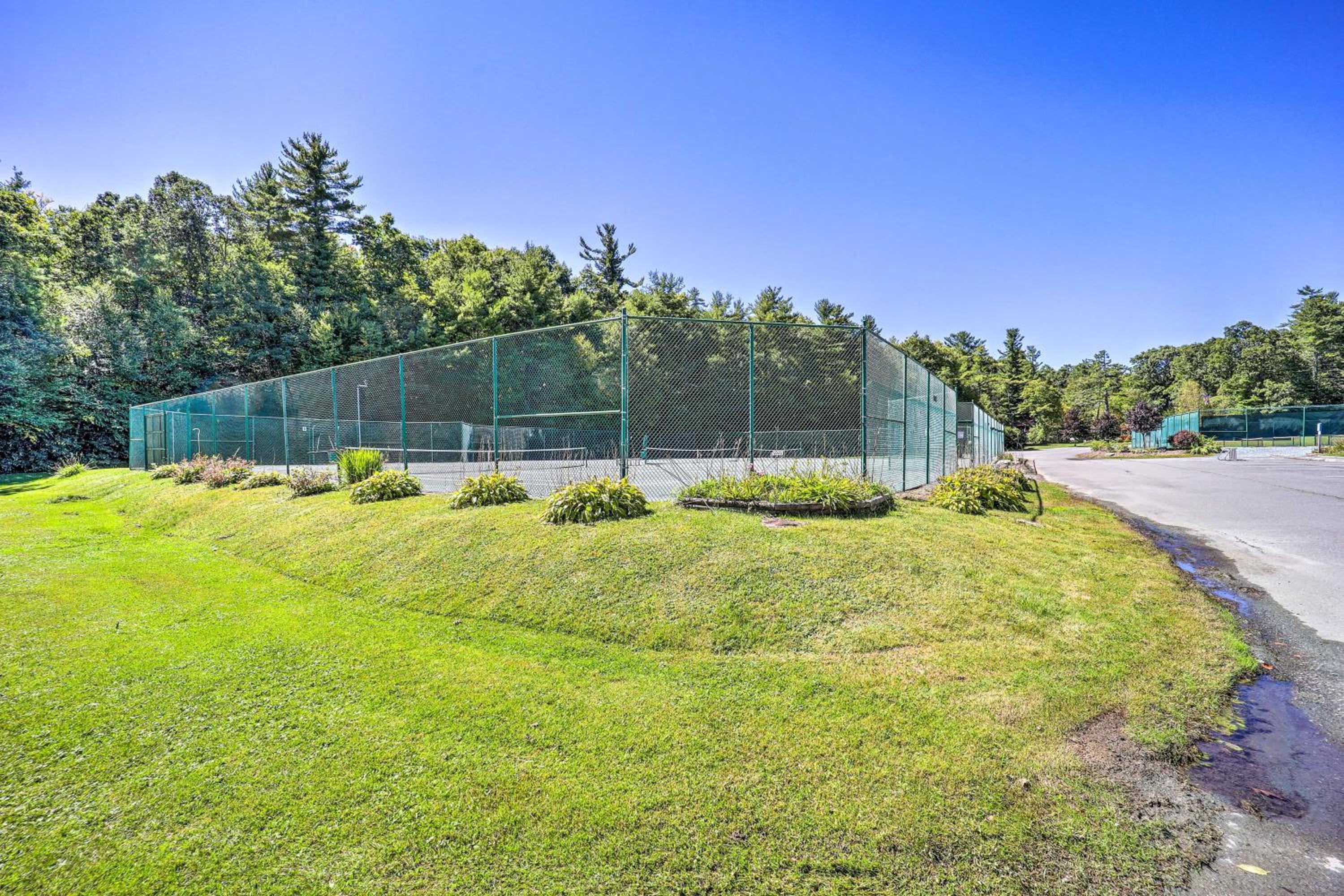 Wooded Cabin with 2 Decks on Golf Course in Newland!