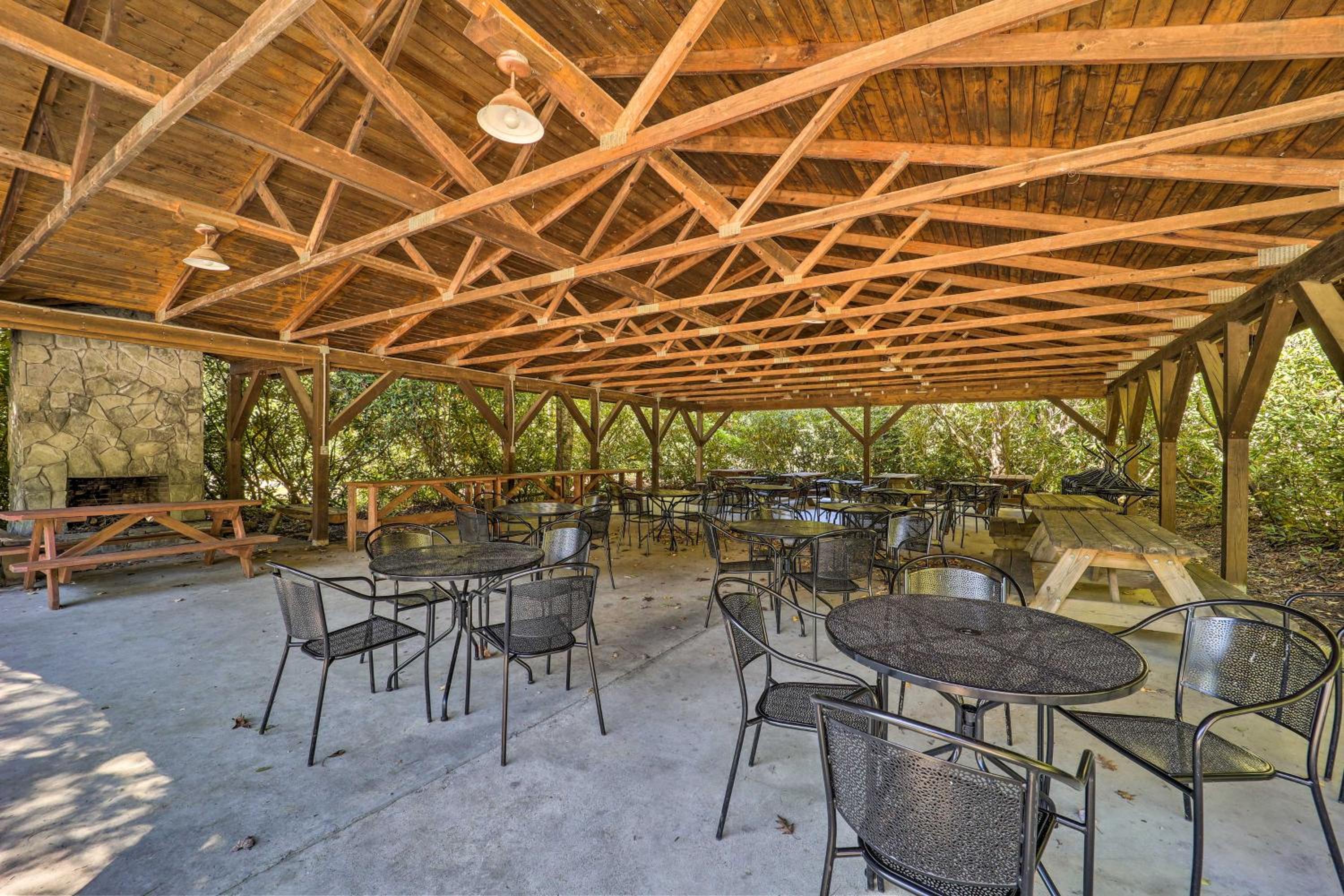 Wooded Cabin with 2 Decks on Golf Course in Newland!