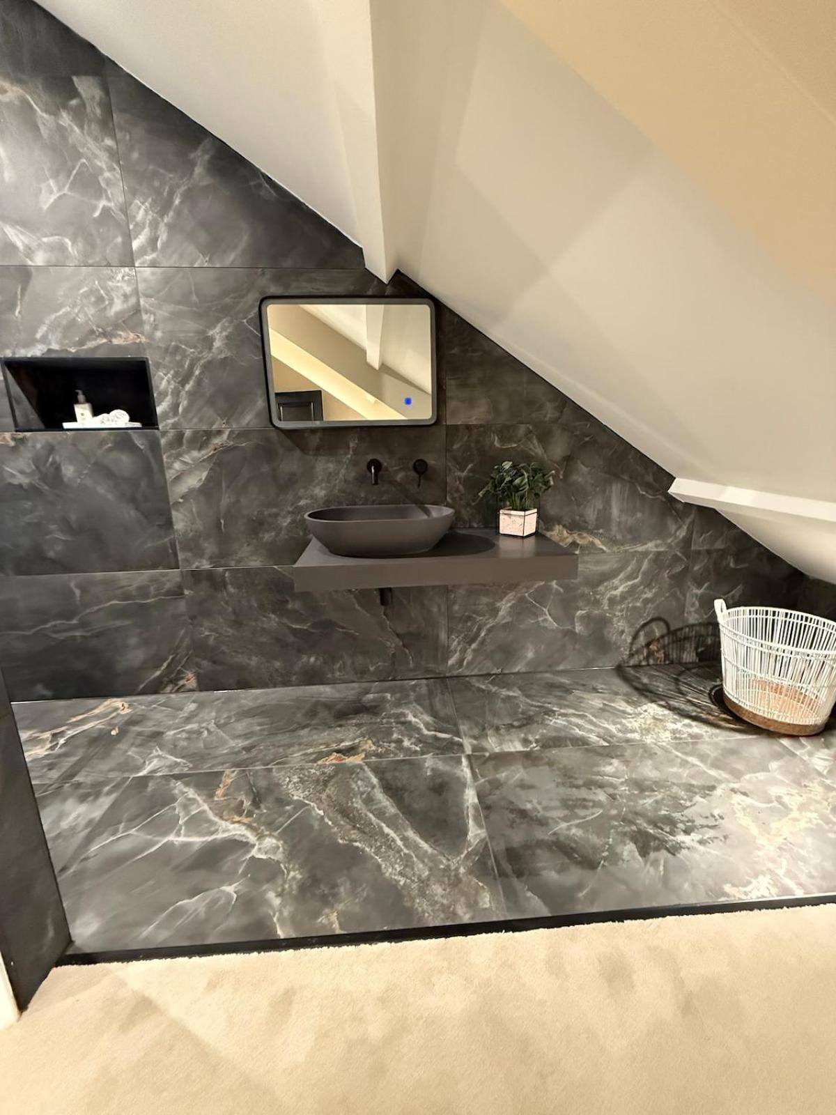Modern 2 Bed 2 Bath Apartment in Prime Jesmond Location