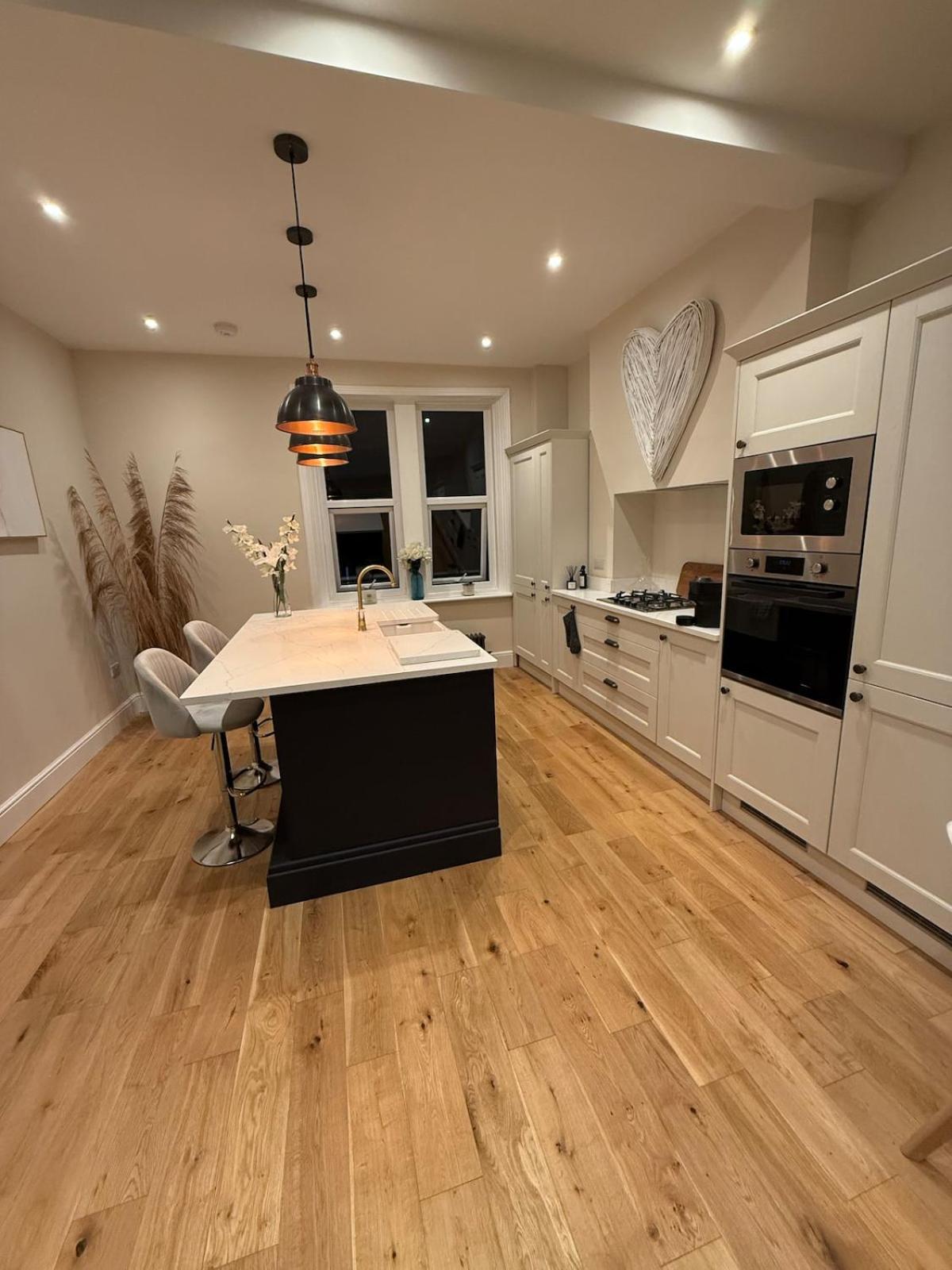 Modern 2 Bed 2 Bath Apartment in Prime Jesmond Location
