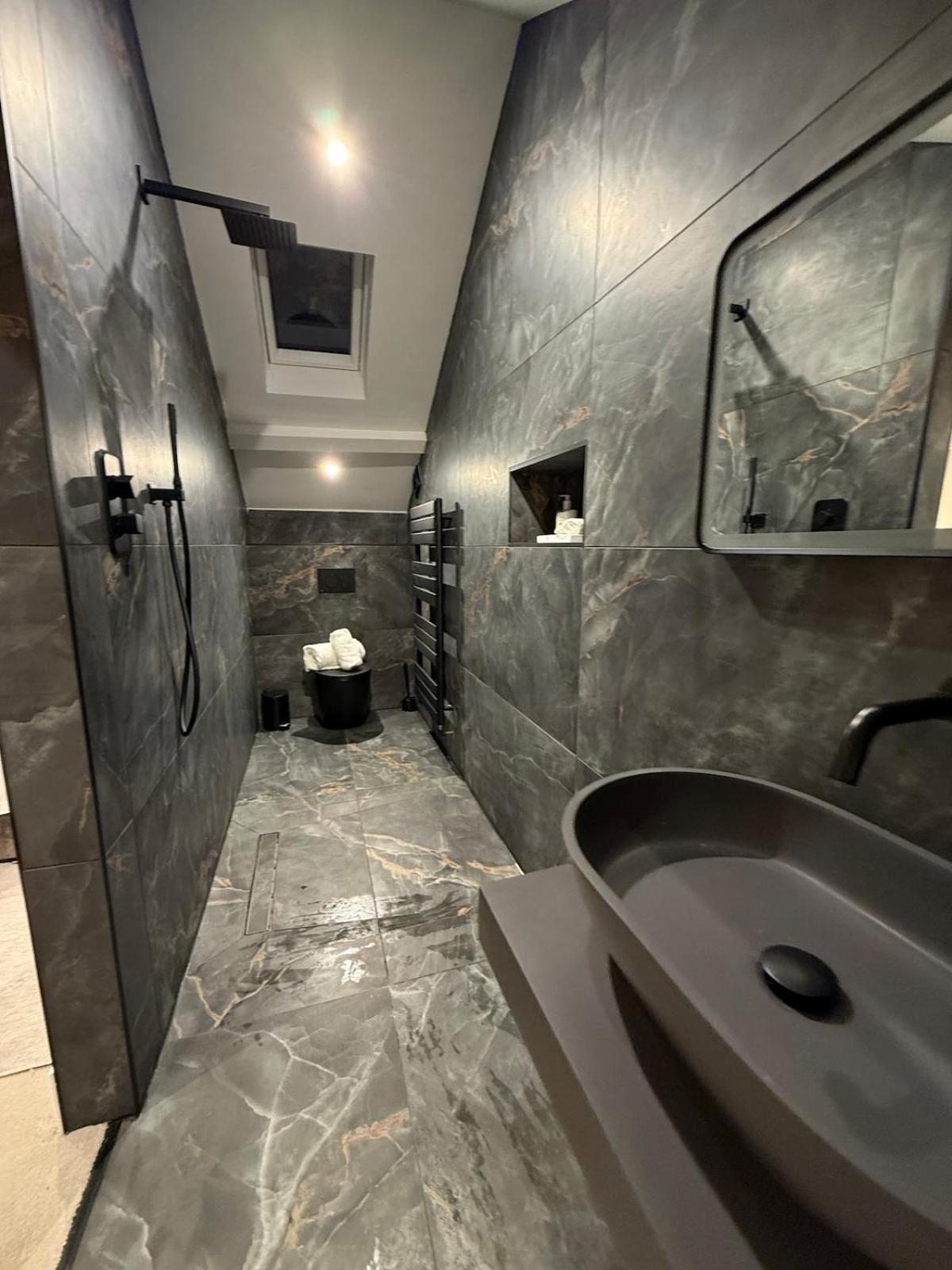 Modern 2 Bed 2 Bath Apartment in Prime Jesmond Location