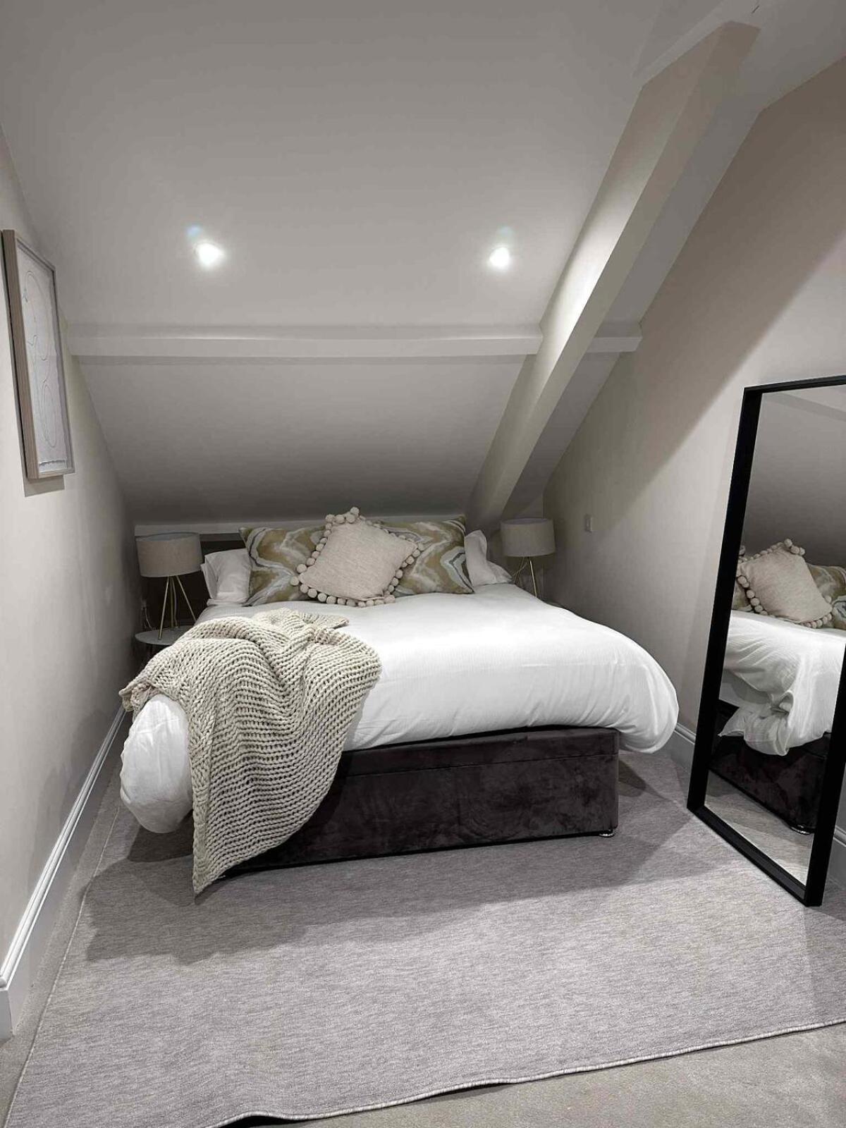 Modern 2 Bed 2 Bath Apartment in Prime Jesmond Location