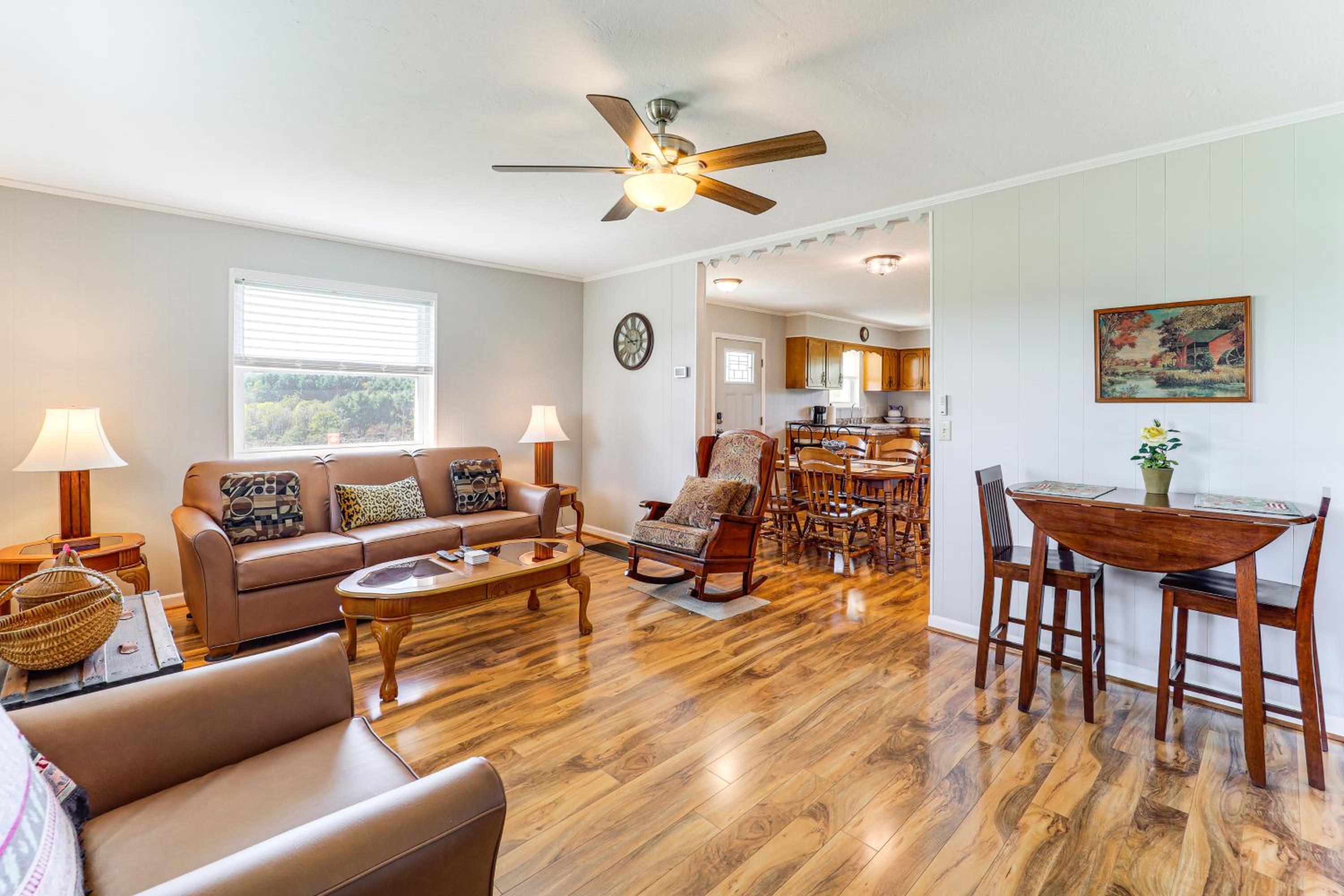 Unplug and Unwind! Piney Creek Home Near State Park