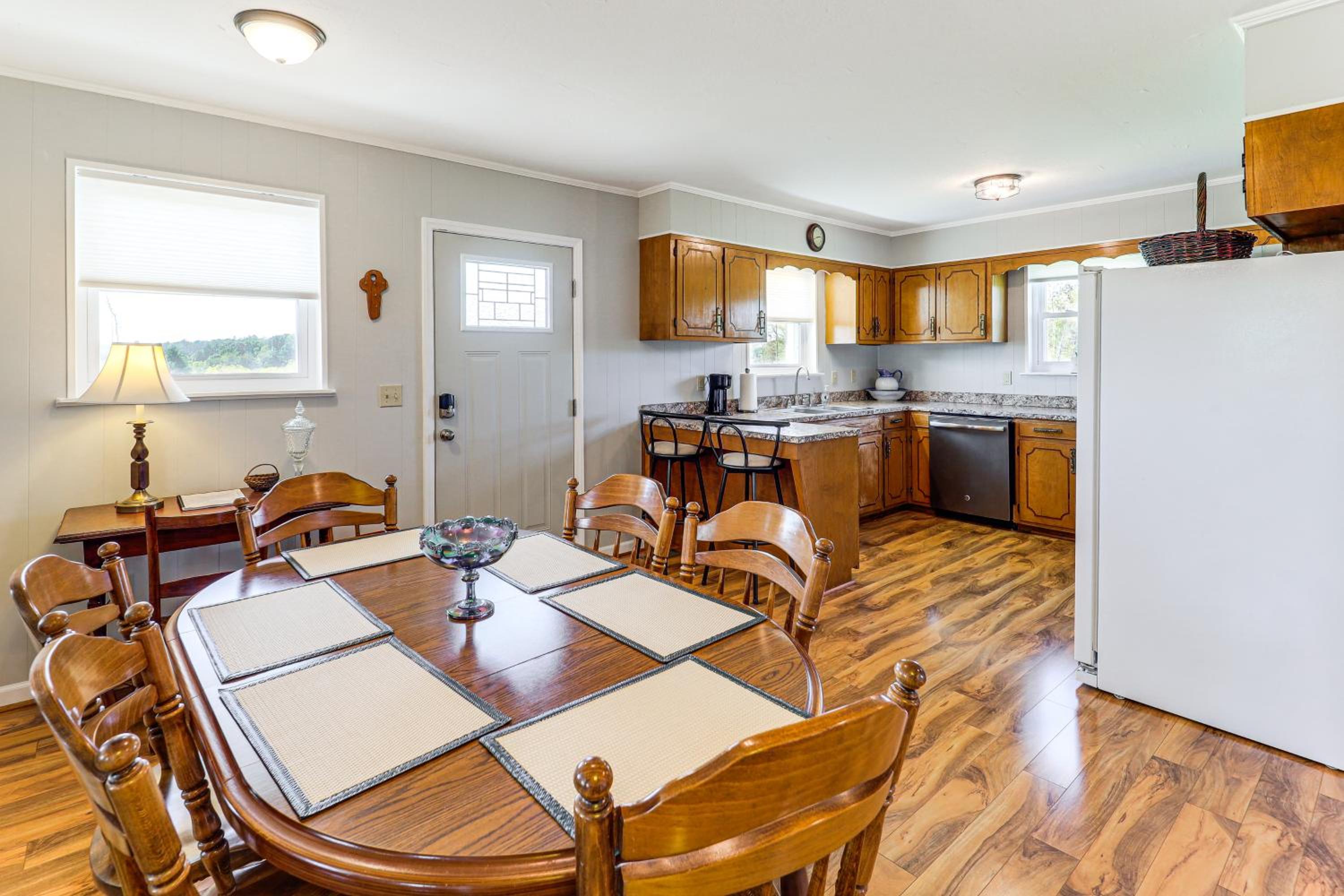 Unplug and Unwind! Piney Creek Home Near State Park