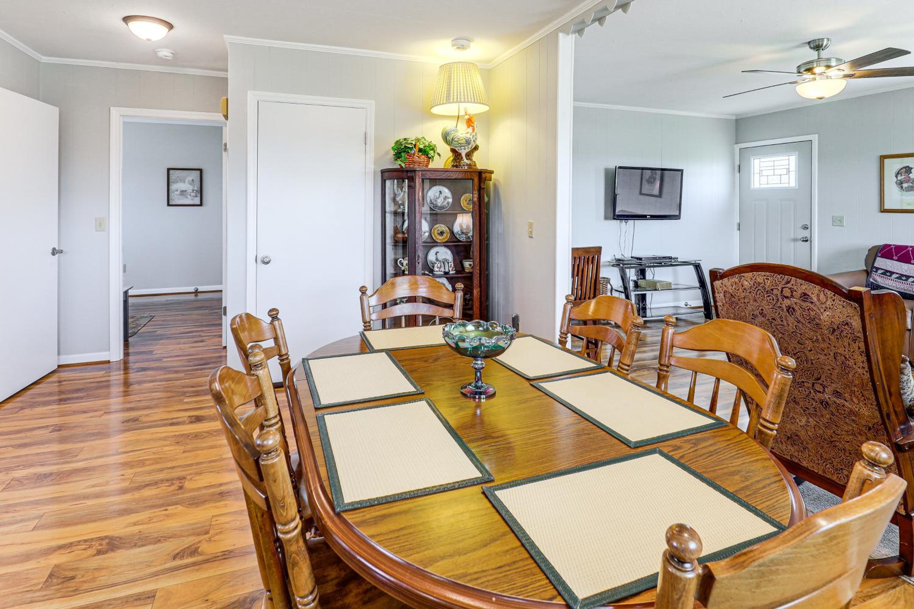 Unplug and Unwind! Piney Creek Home Near State Park