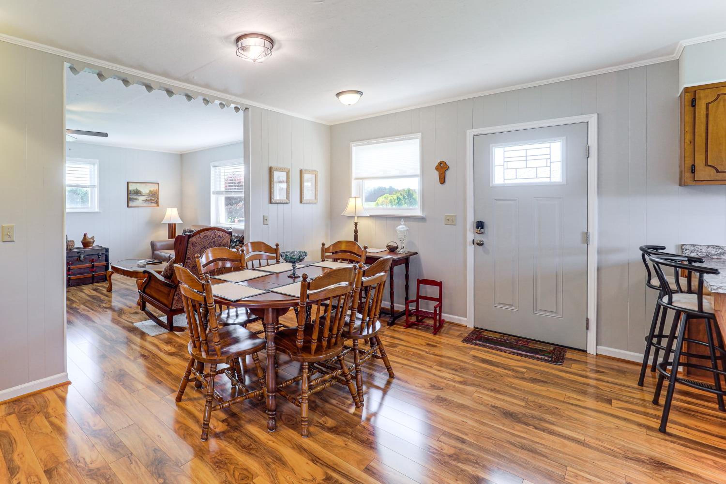 Unplug and Unwind! Piney Creek Home Near State Park