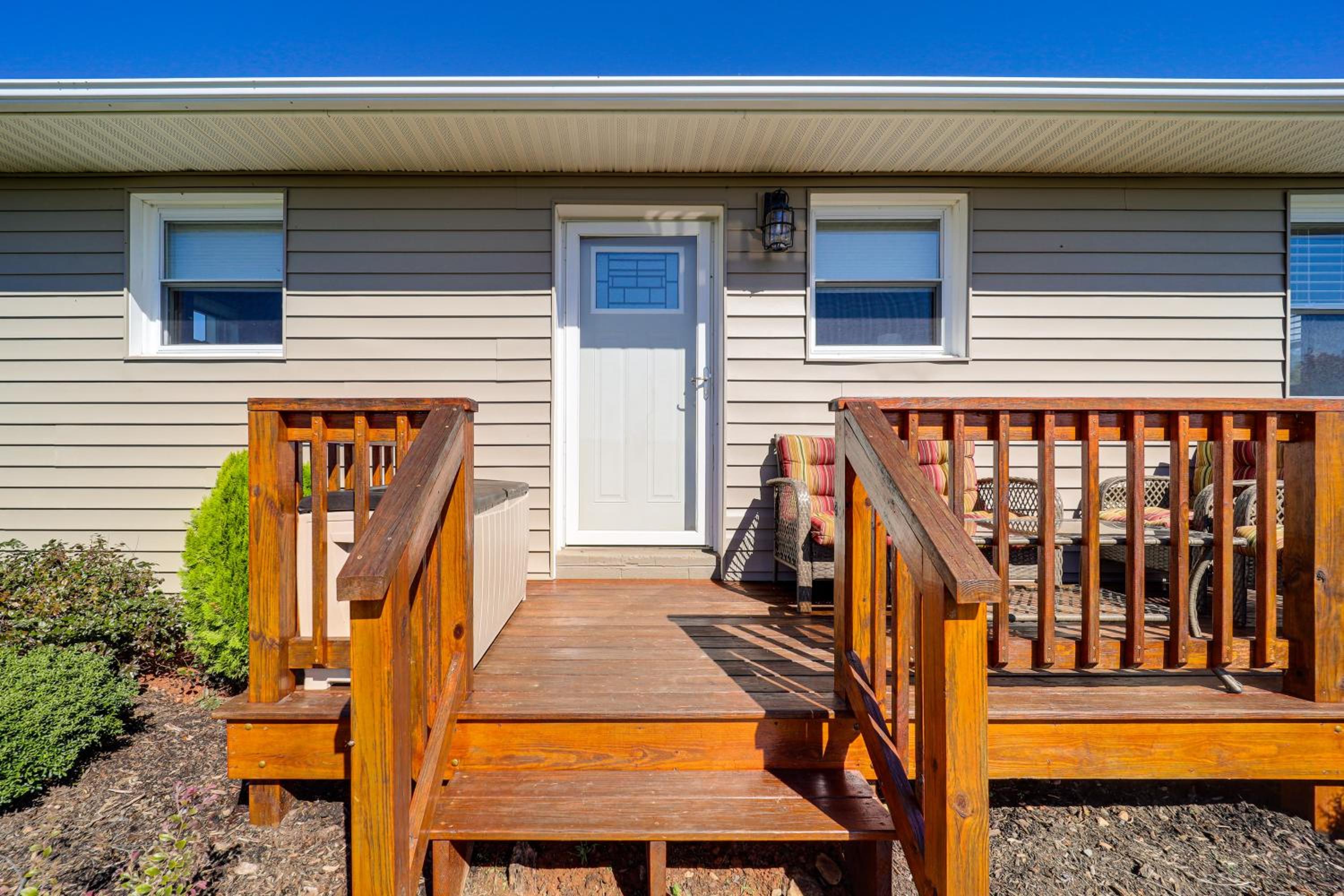 Unplug and Unwind! Piney Creek Home Near State Park