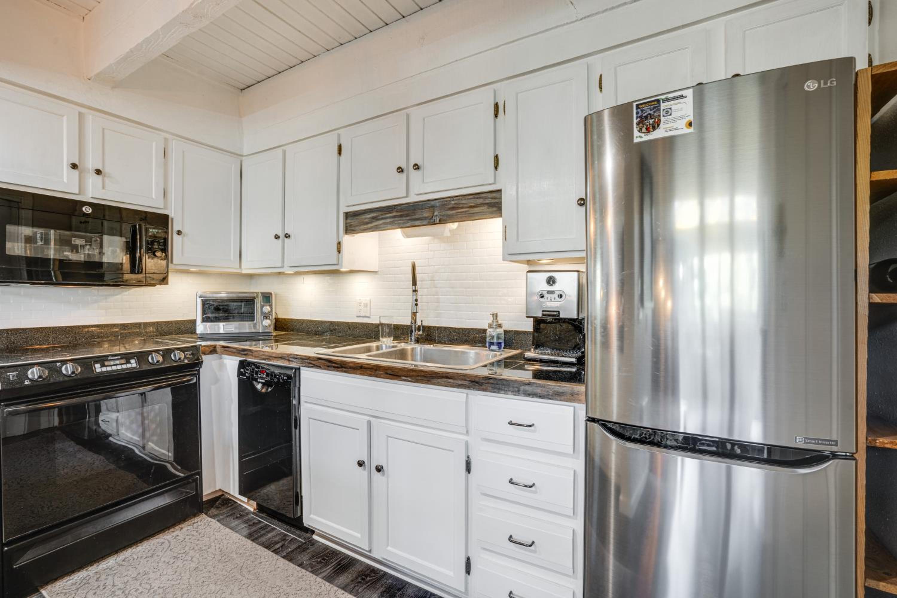 True Ski-In Copper Mtn Condo Quick Walk to Lift!